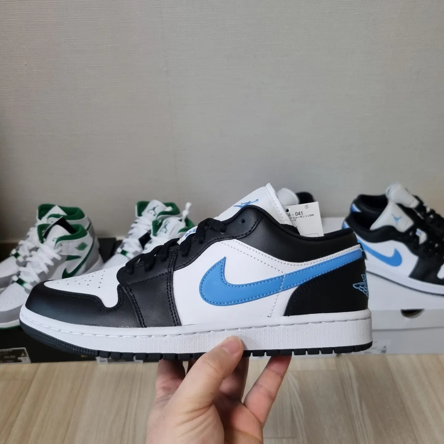 (W) Jordan 1 Low Black University Blue 착용 스타일 - 1