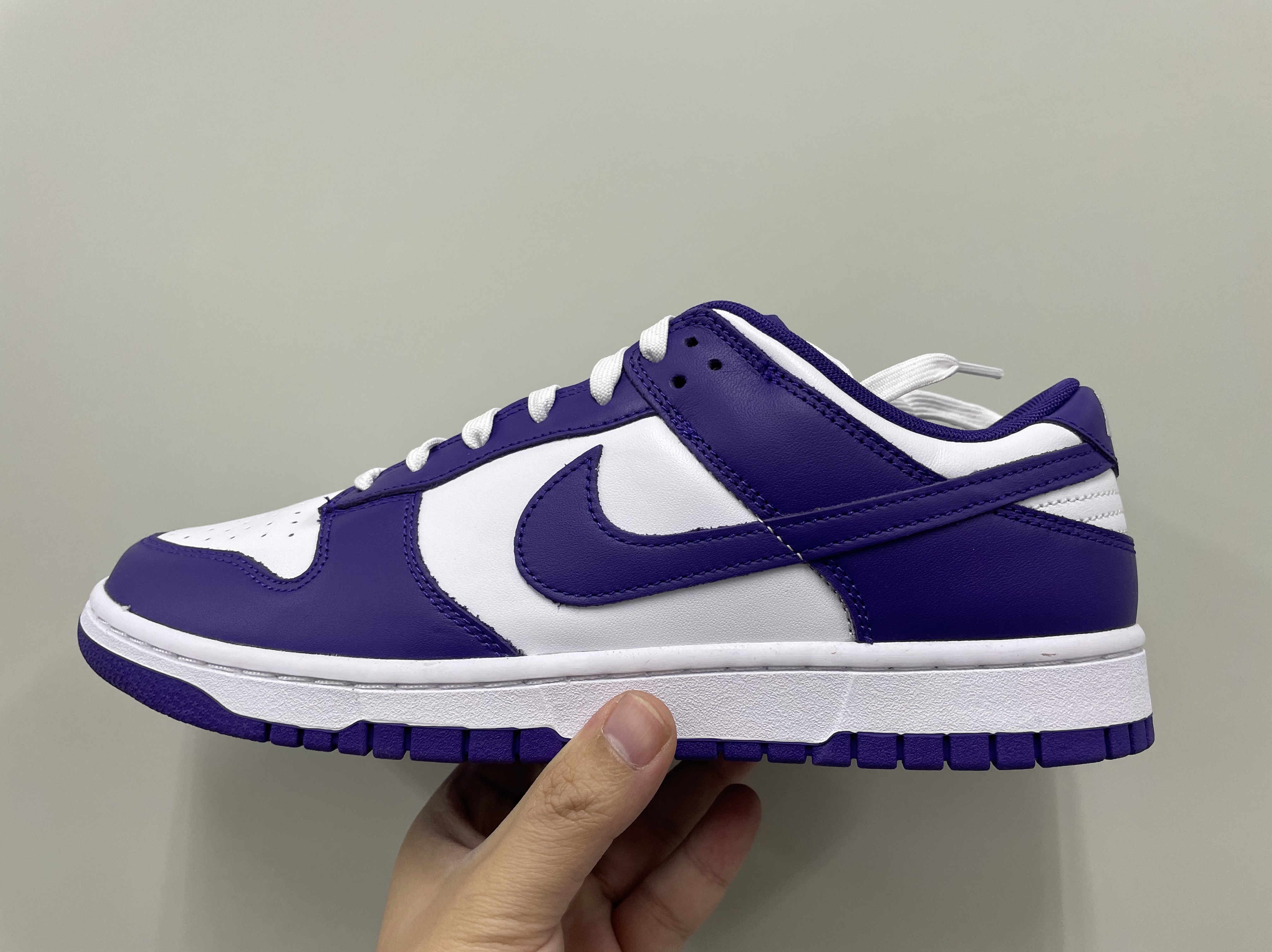 Nike Dunk Low Retro Championship Court Purple 착용 스타일
