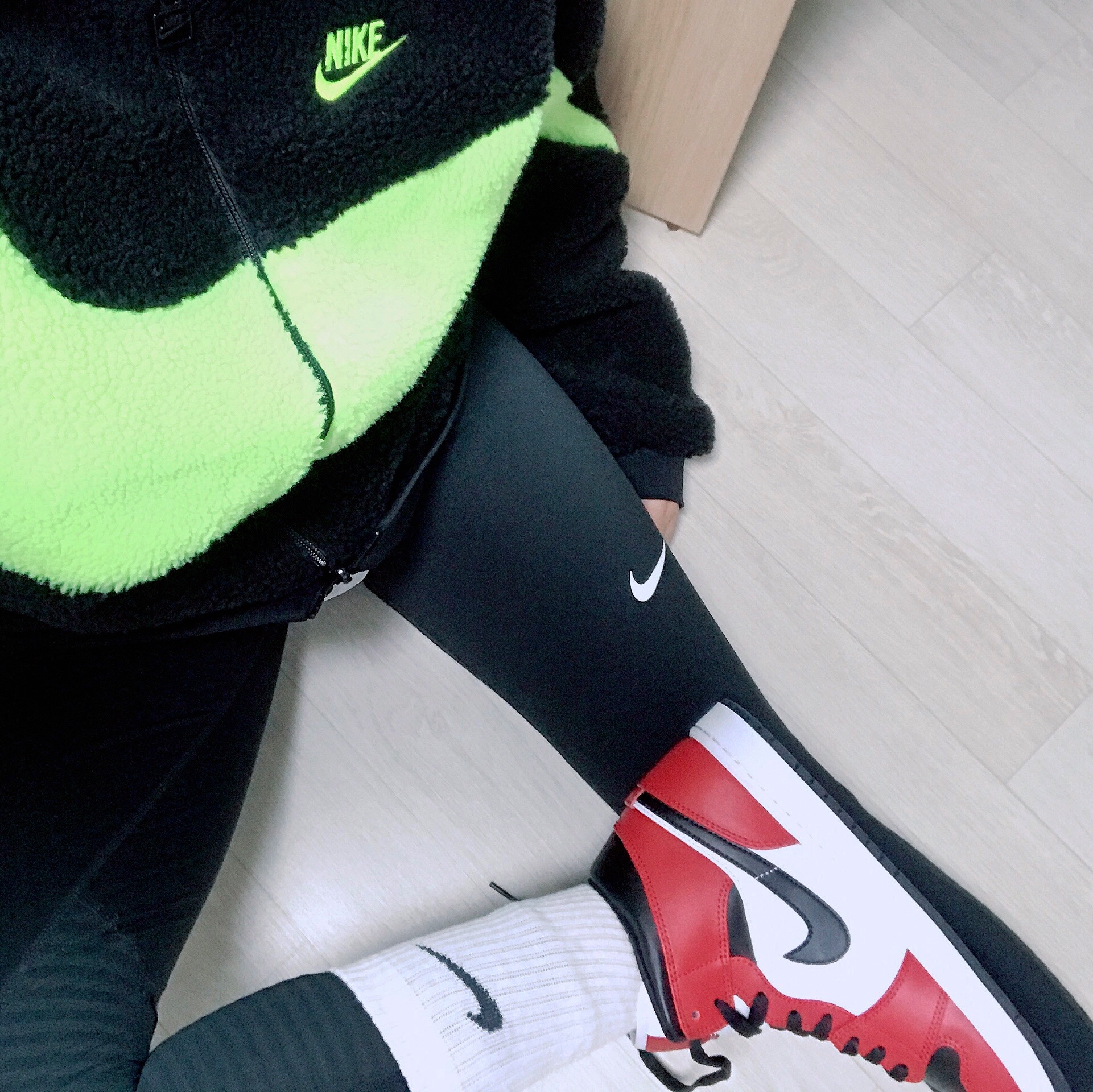 Nike Big Swoosh Full Zip Jacket Black Volt, Jordan 1 Mid Chicago Black Toe 착용 스타일