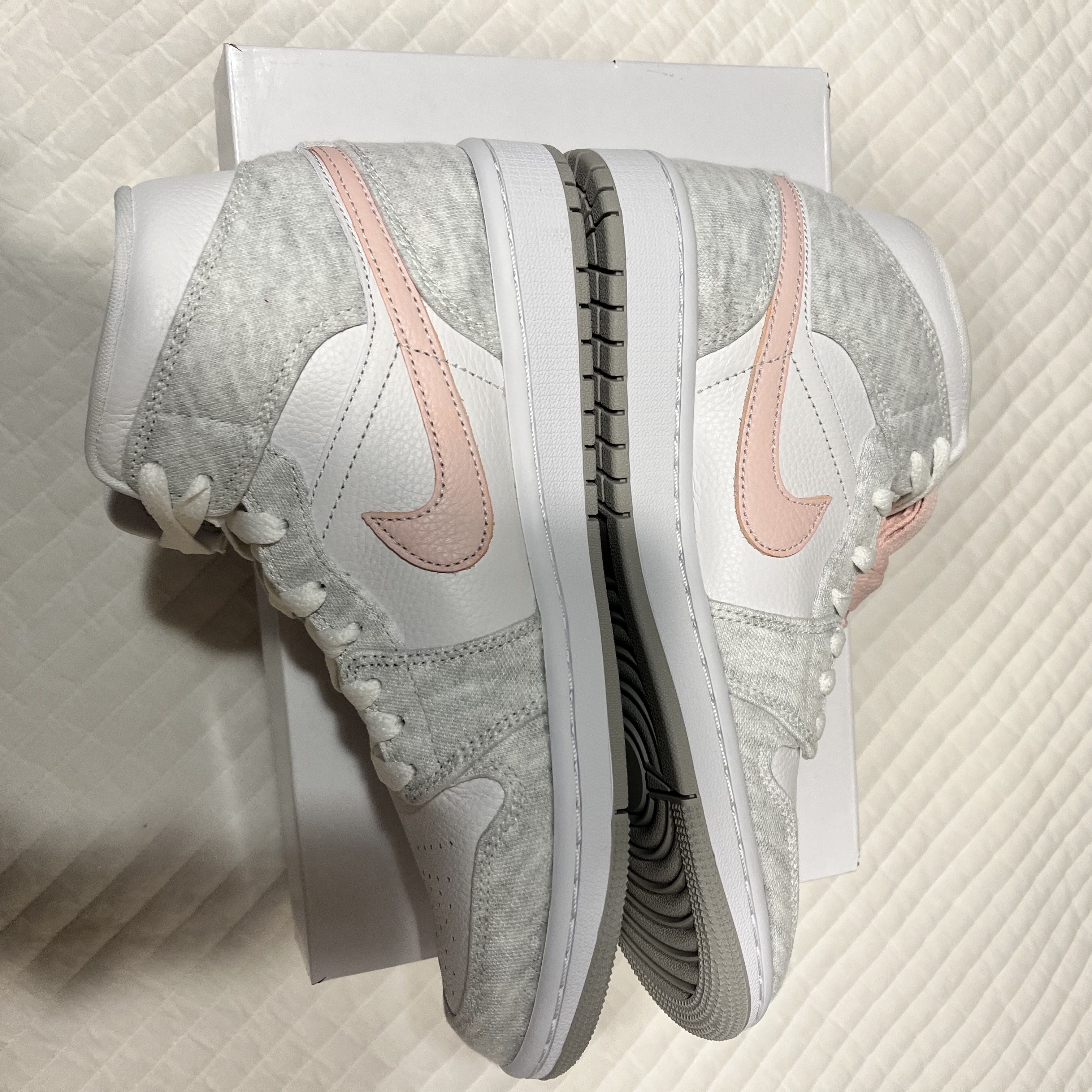 (W) Jordan 1 Mid SE Light Iron Ore 착용 스타일 - 2