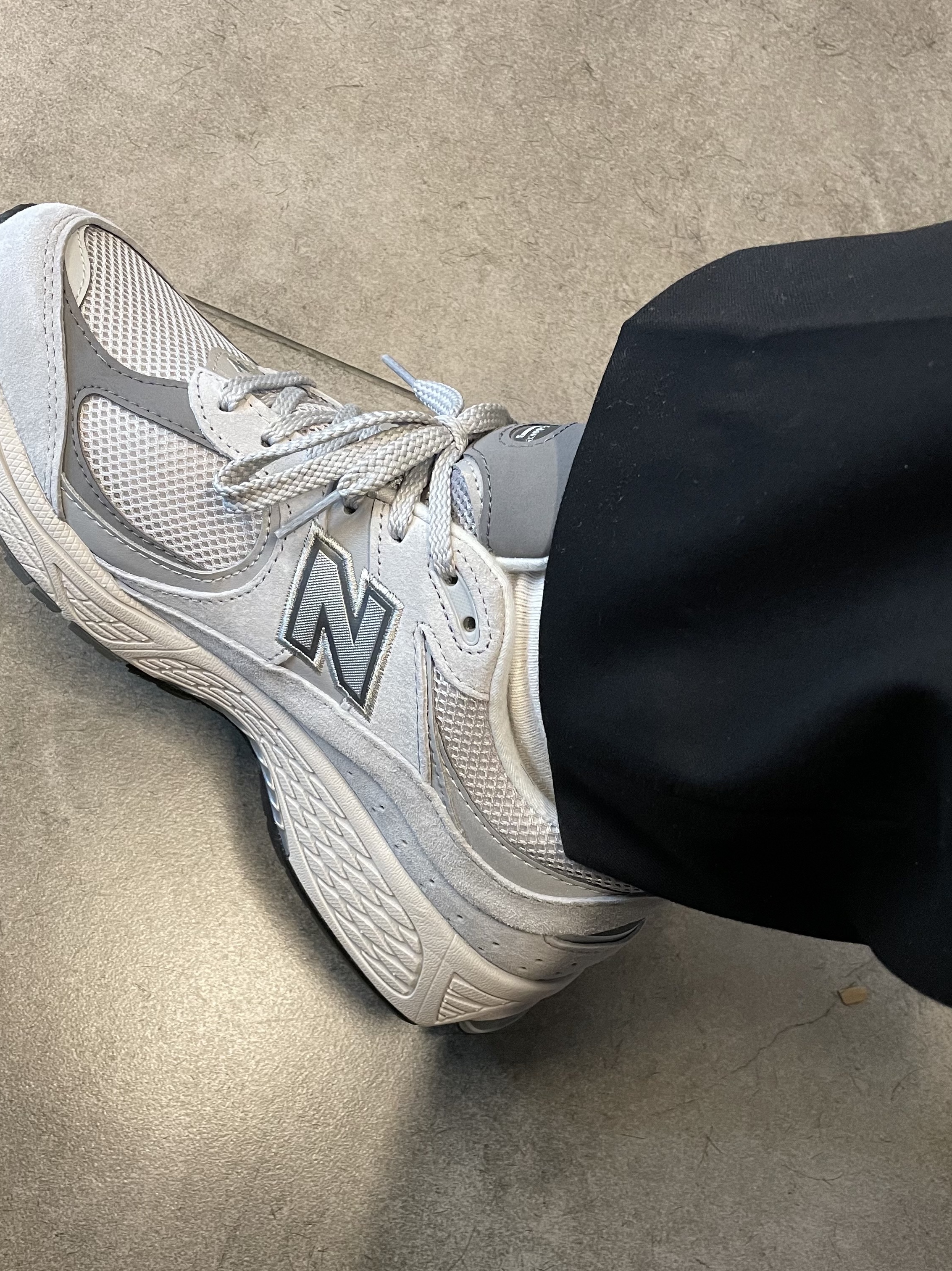 New Balance 2002R T2 Gray 착용 스타일 - 1