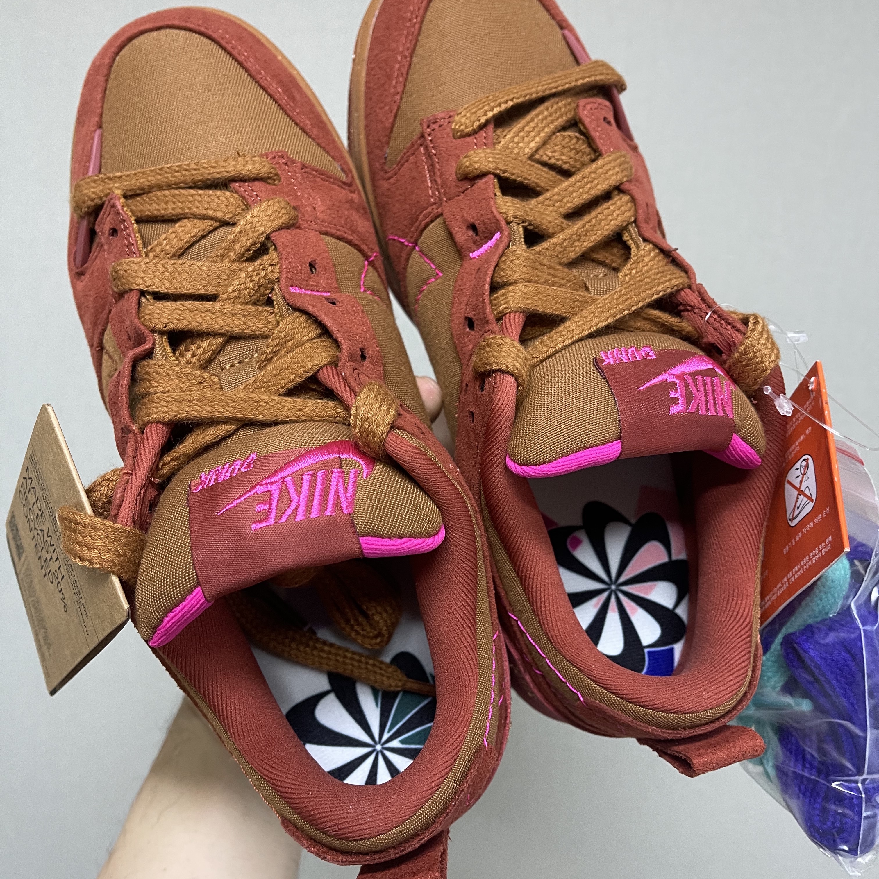 (W) Nike Dunk Low Disrupt 2 Desert Bronze Pink Prime 착용 스타일 - 5