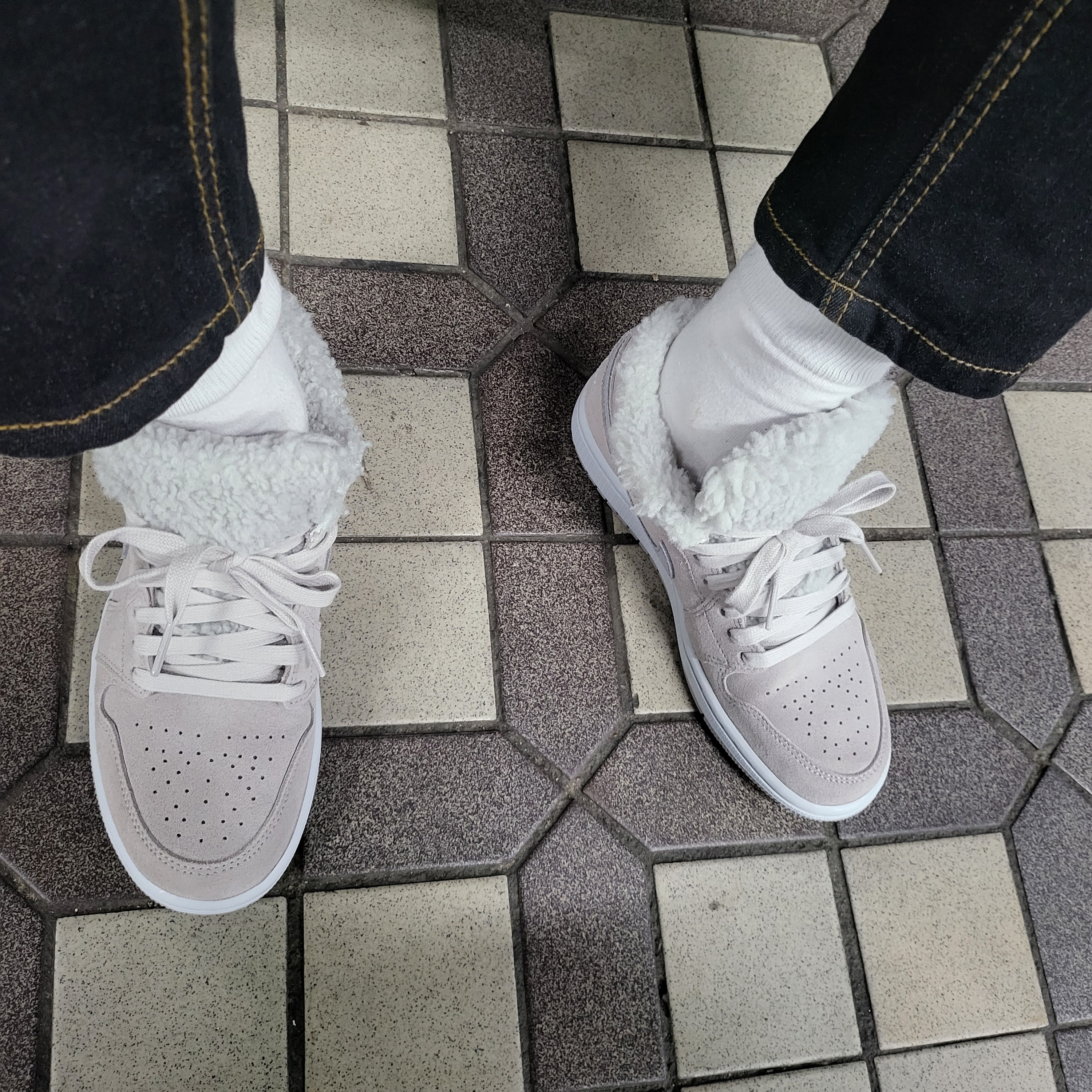 (W) Jordan 1 Low SE Sherpa Fleece 착용 스타일