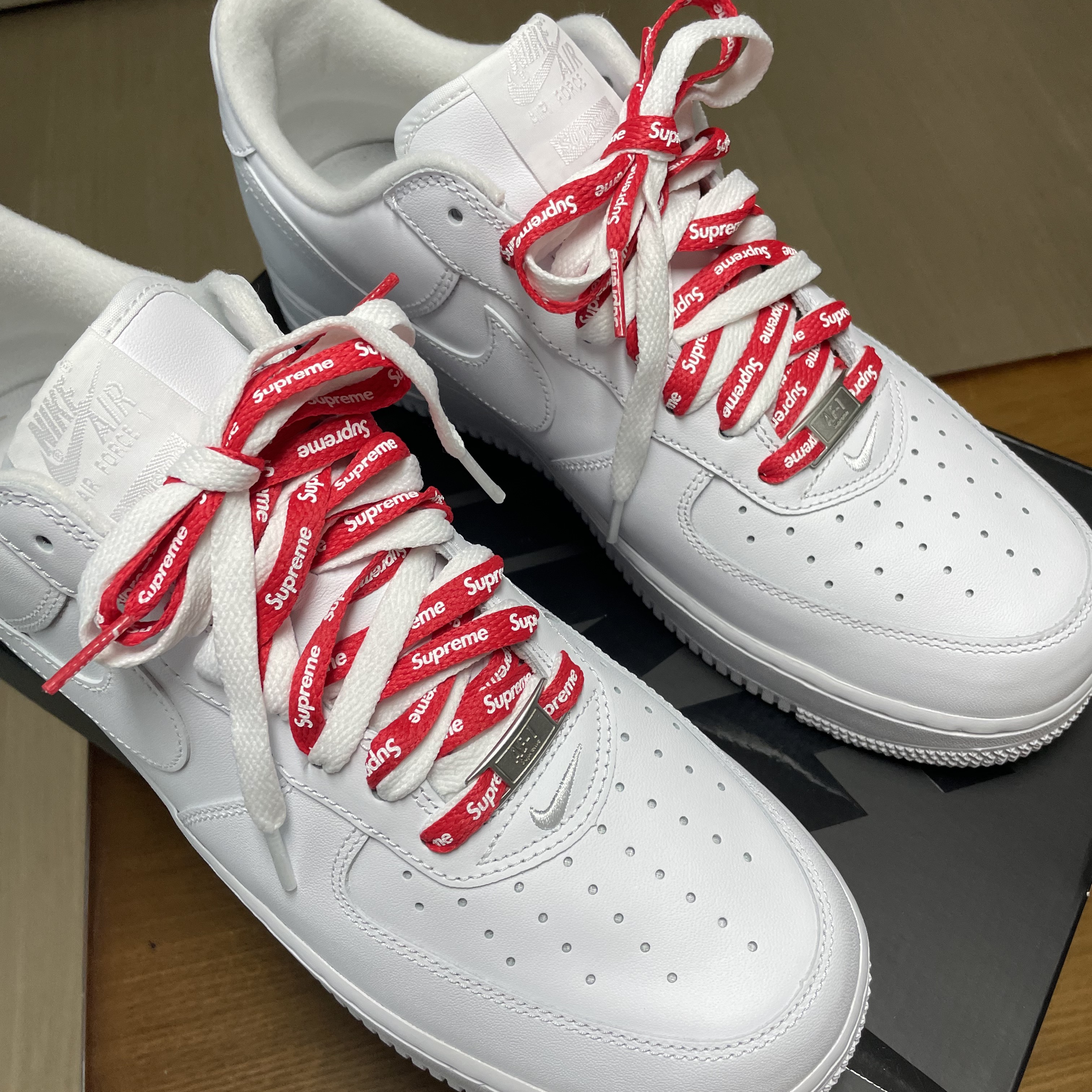 Nike x Supreme Air Force 1 Low White 착용 스타일