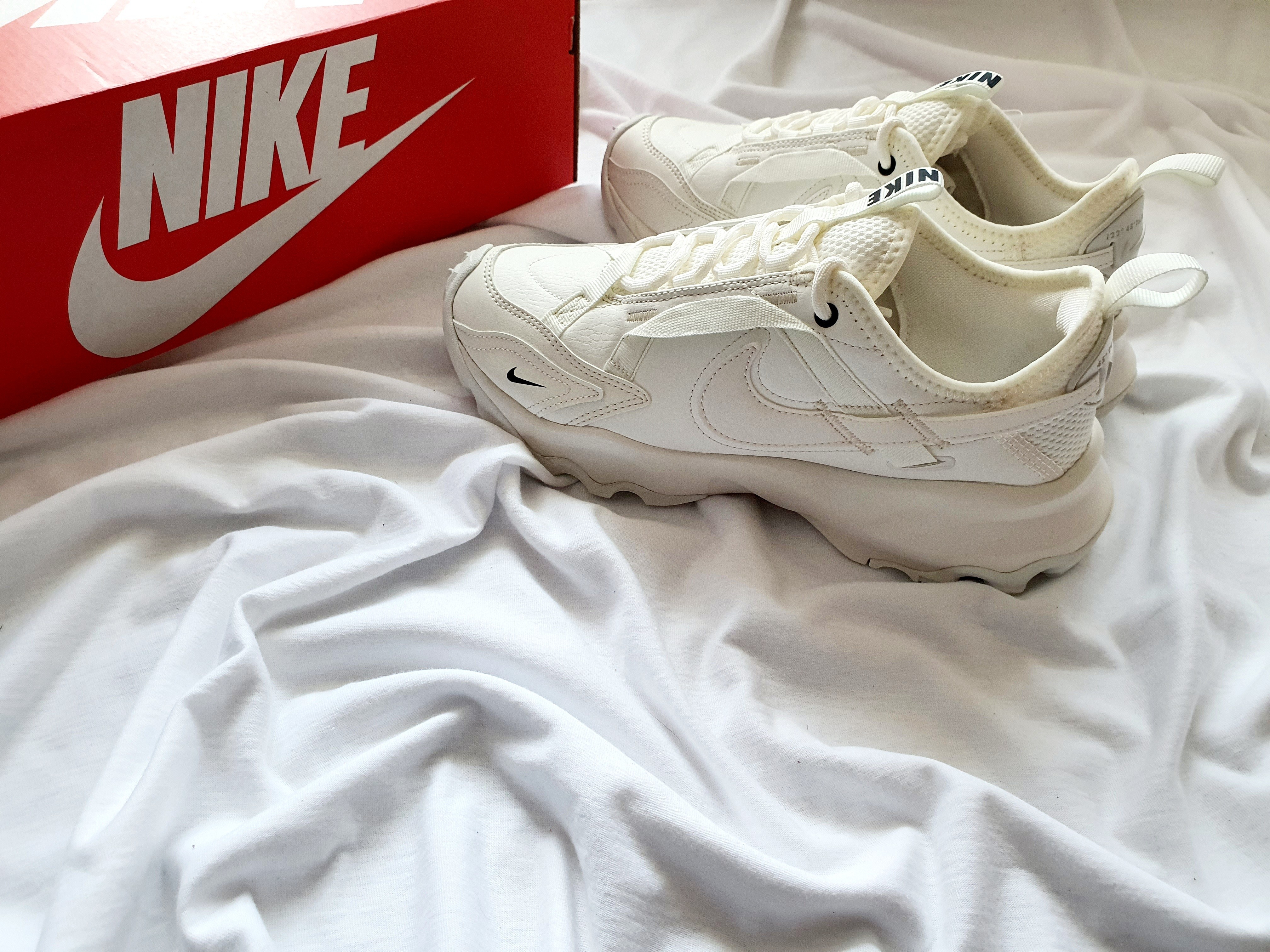 (W) Nike TC 7900 Summit White 착용 스타일 - 1