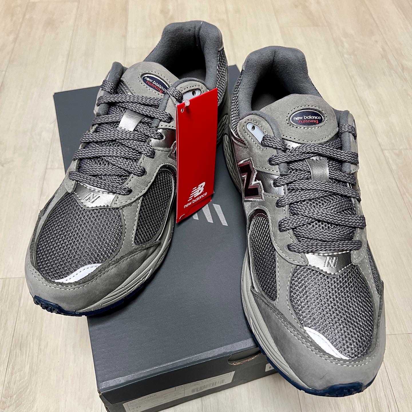 New Balance 2002R Gray 착용 스타일 - 2