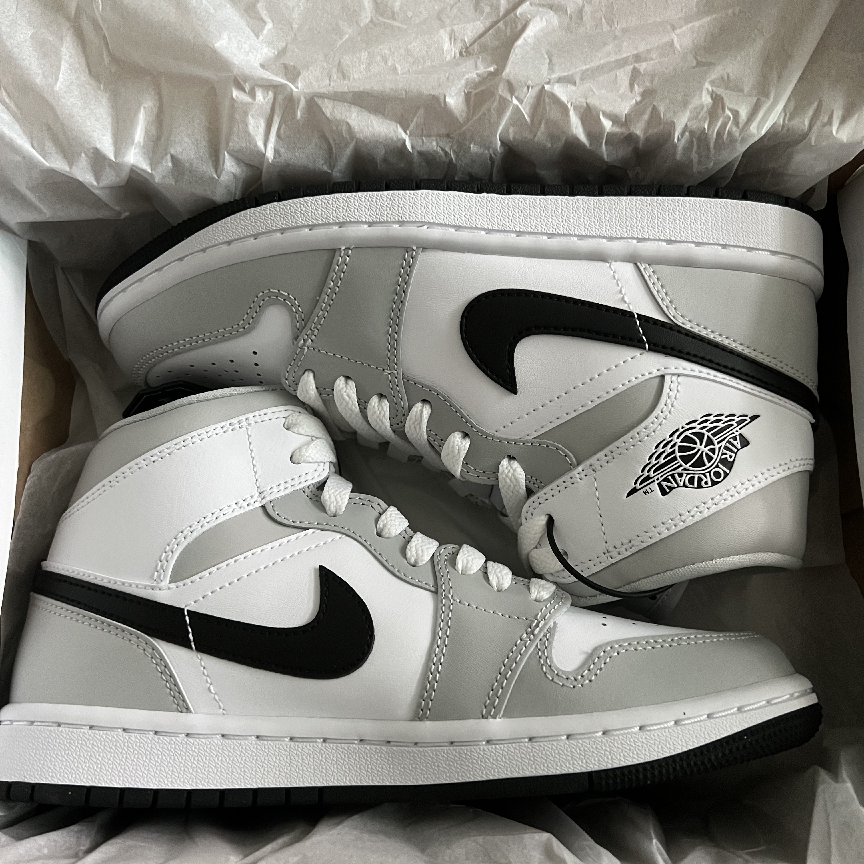 (W) Jordan 1 Mid Grey Fog 착용 스타일