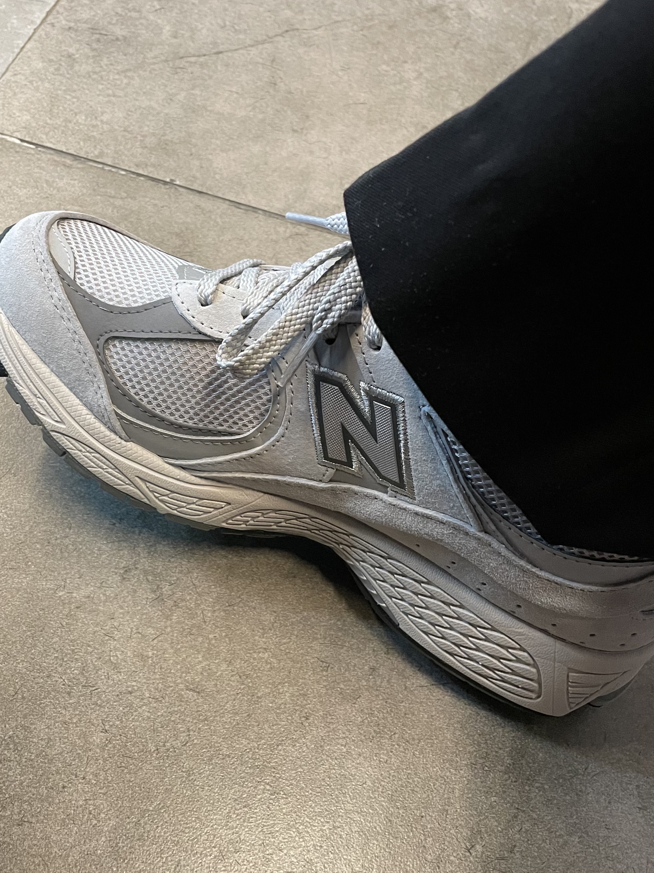 New Balance 2002R T2 Gray 착용 스타일 - 2
