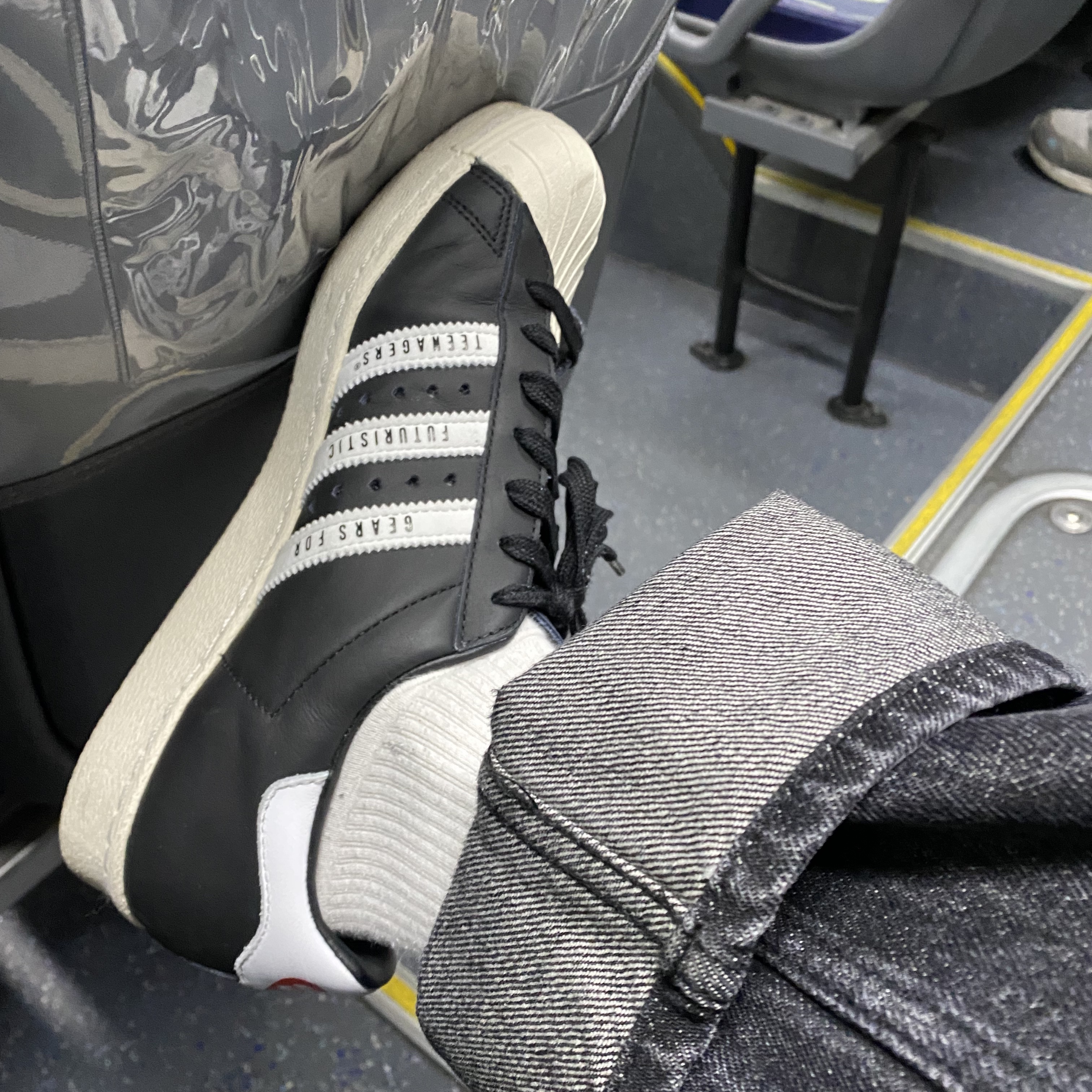 Adidas x Human Made Superstar Black White 착용 스타일 - 1