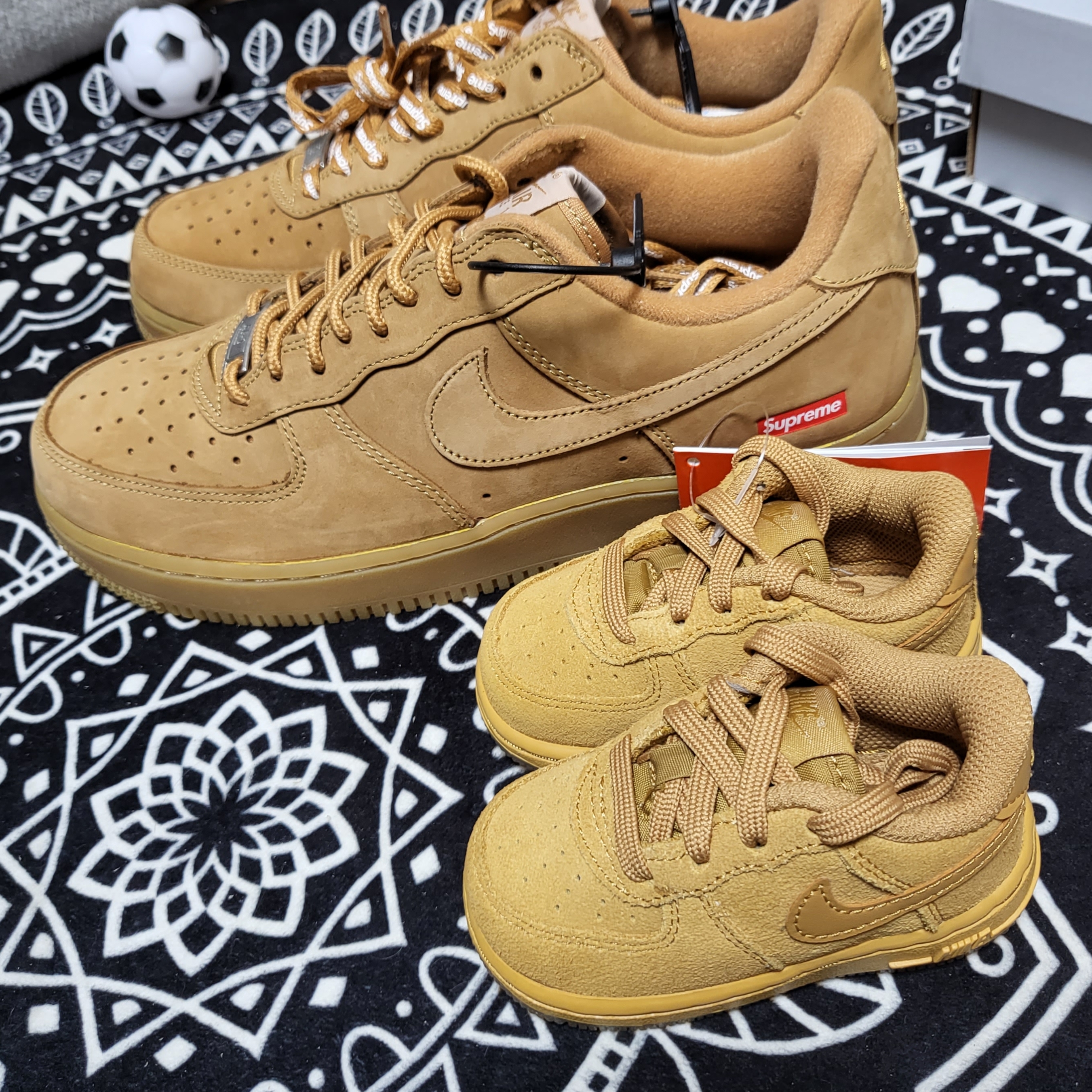Nike x Supreme Air Force 1 Low Flax, (TD) Nike Force 1 Low Wheat 착용 스타일 - 1