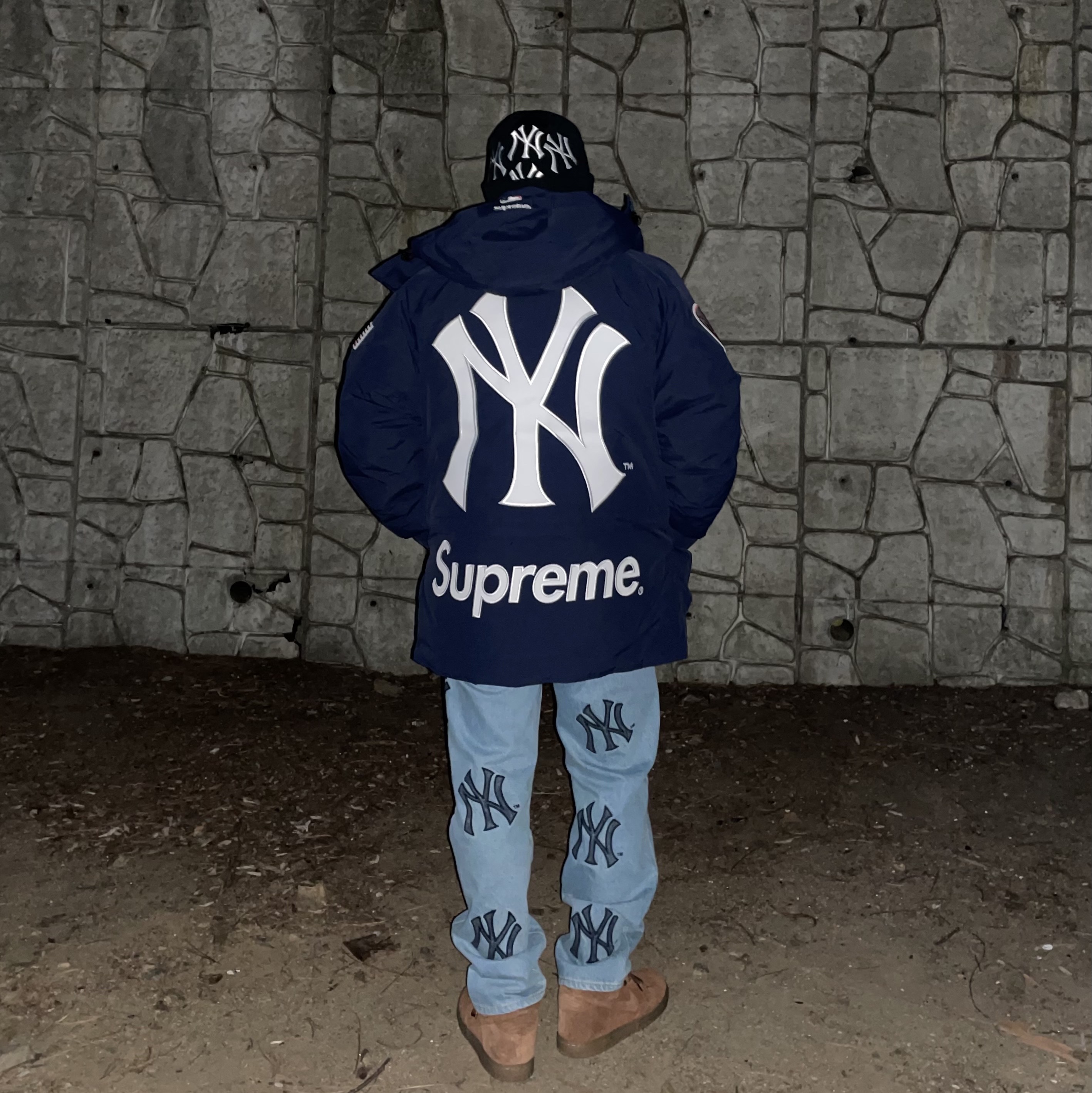 Supreme x New York Yankees Gore-Tex 700-Fill Down Jacket Navy - 21FW, Supreme x New York Yankees Regular Jean Washed Blue - 21FW 착용 스타일 - 5