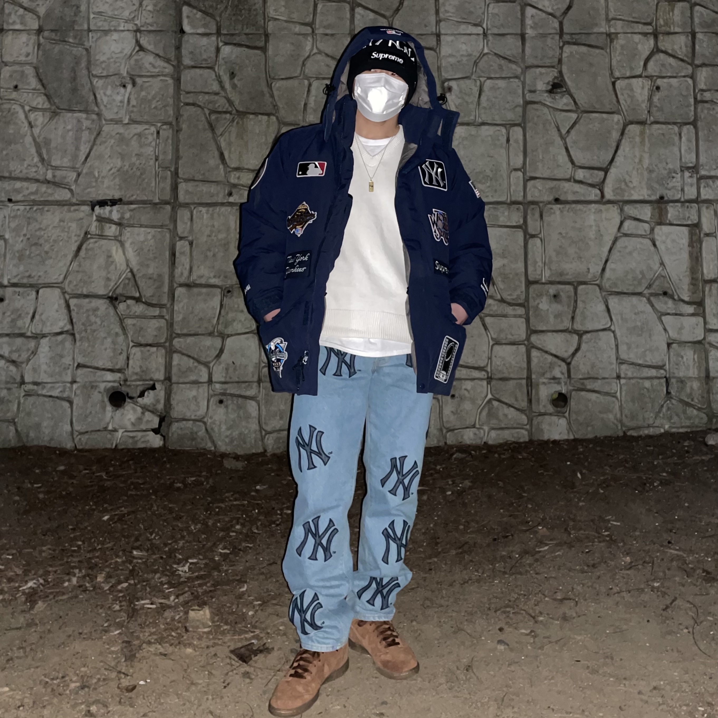 Supreme x New York Yankees Gore-Tex 700-Fill Down Jacket Navy - 21FW, Supreme x New York Yankees Regular Jean Washed Blue - 21FW 착용 스타일 - 3