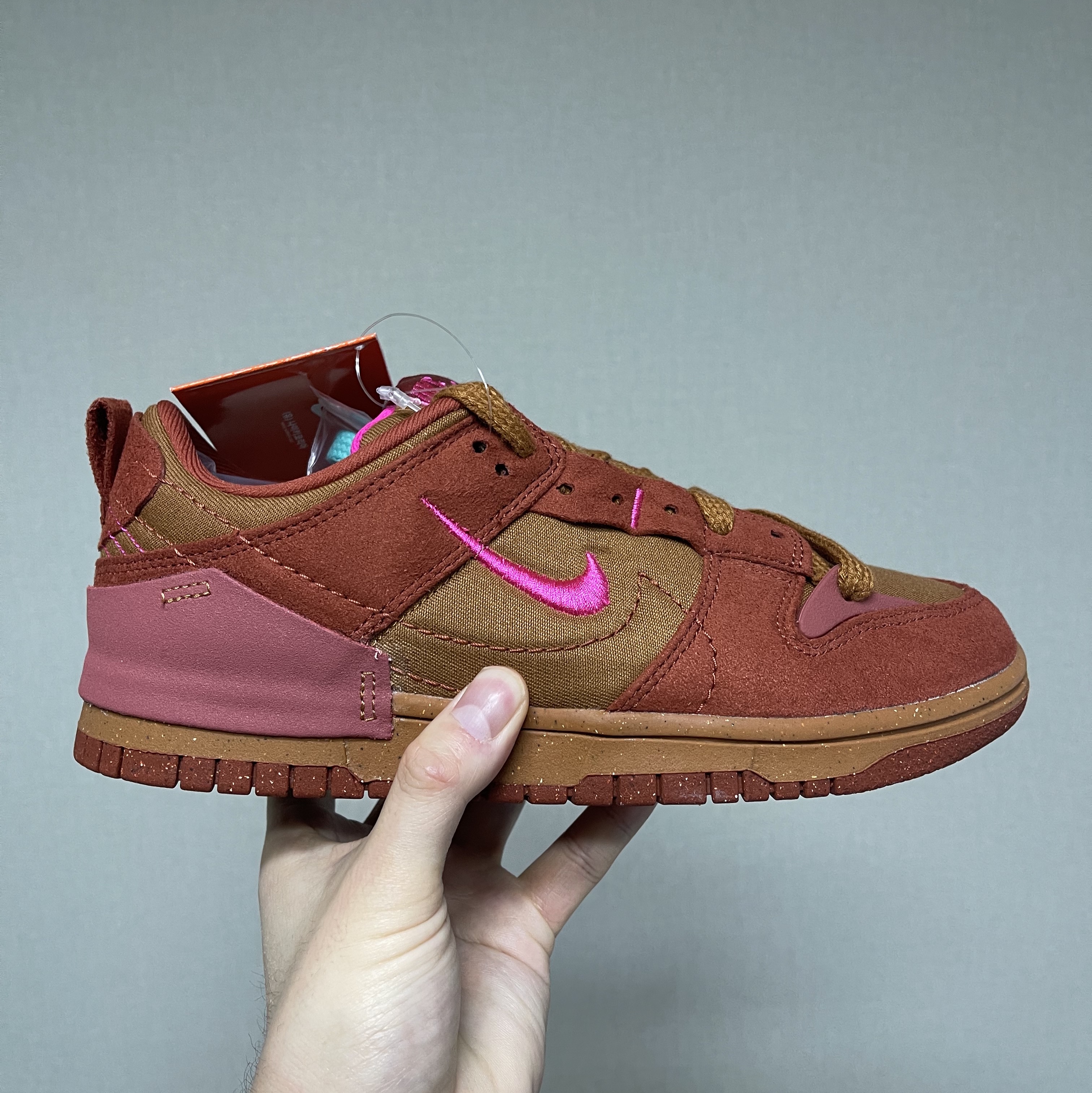(W) Nike Dunk Low Disrupt 2 Desert Bronze Pink Prime 착용 스타일 - 1