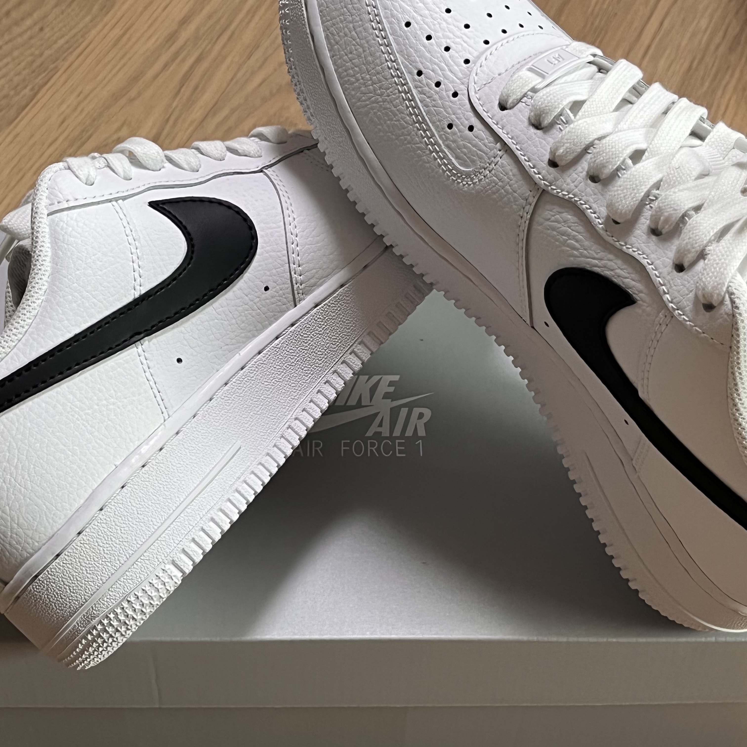 (W) Nike Air Force 1 '07 Low White Black 착용 스타일