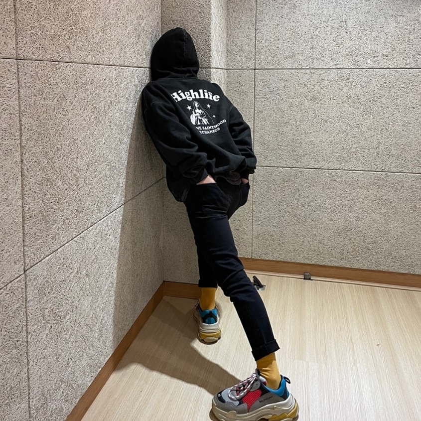 Balenciaga Triple S Trainer Blue Red 착용 스타일
