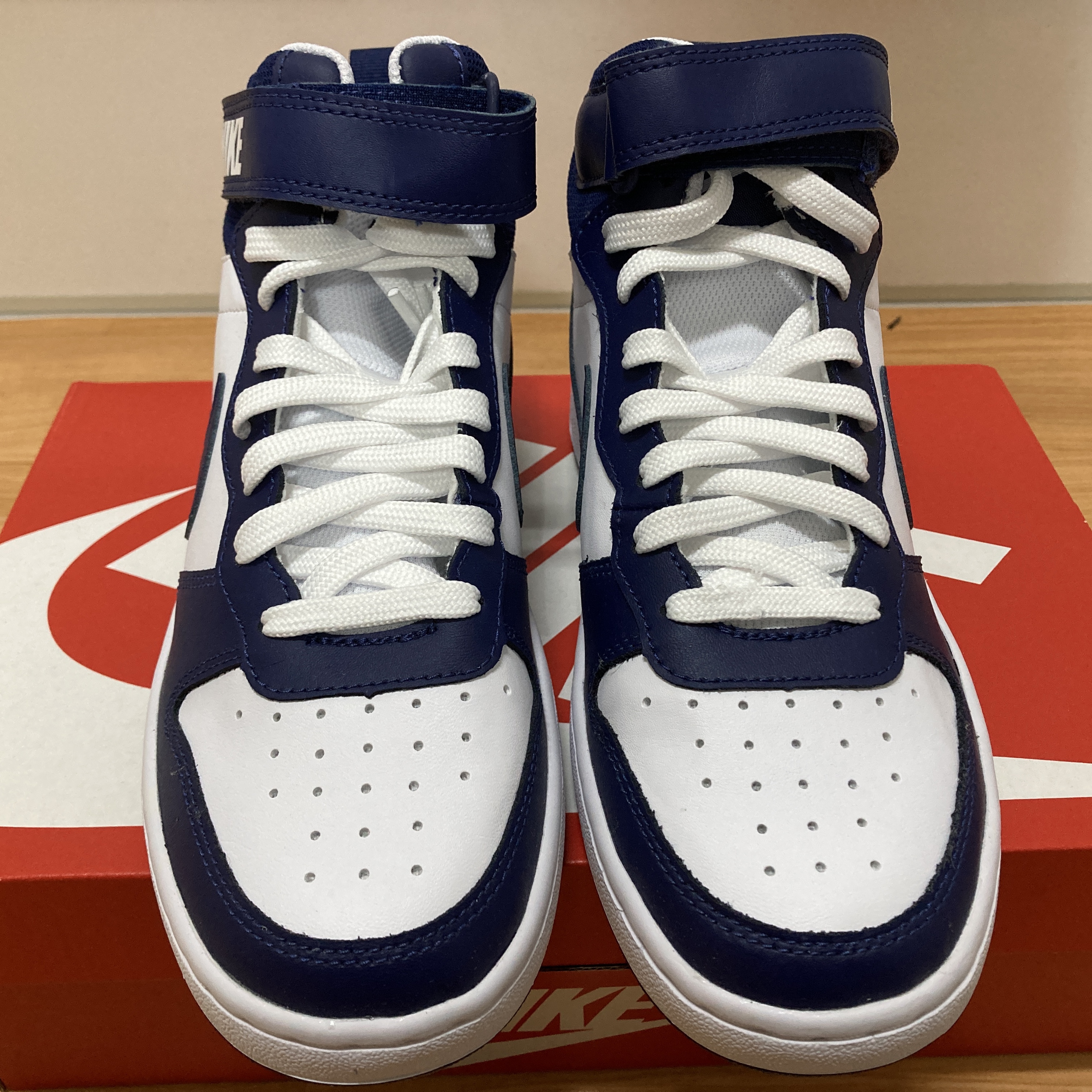 (GS) Nike Court Borough Low 2 White Blue Void 착용 스타일 - 1