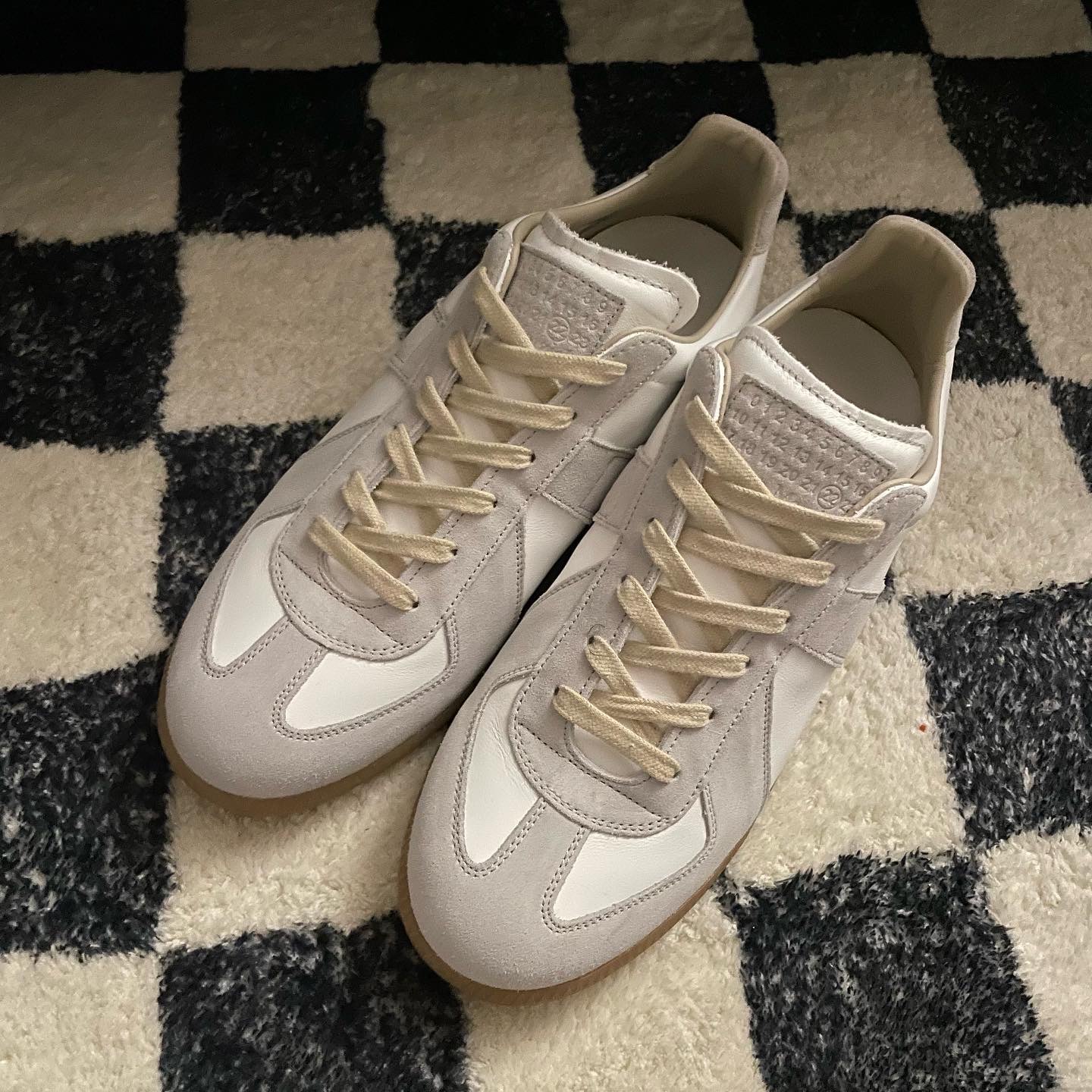 Maison Margiela Calfskin Replica Sneakers 착용 스타일 - 2