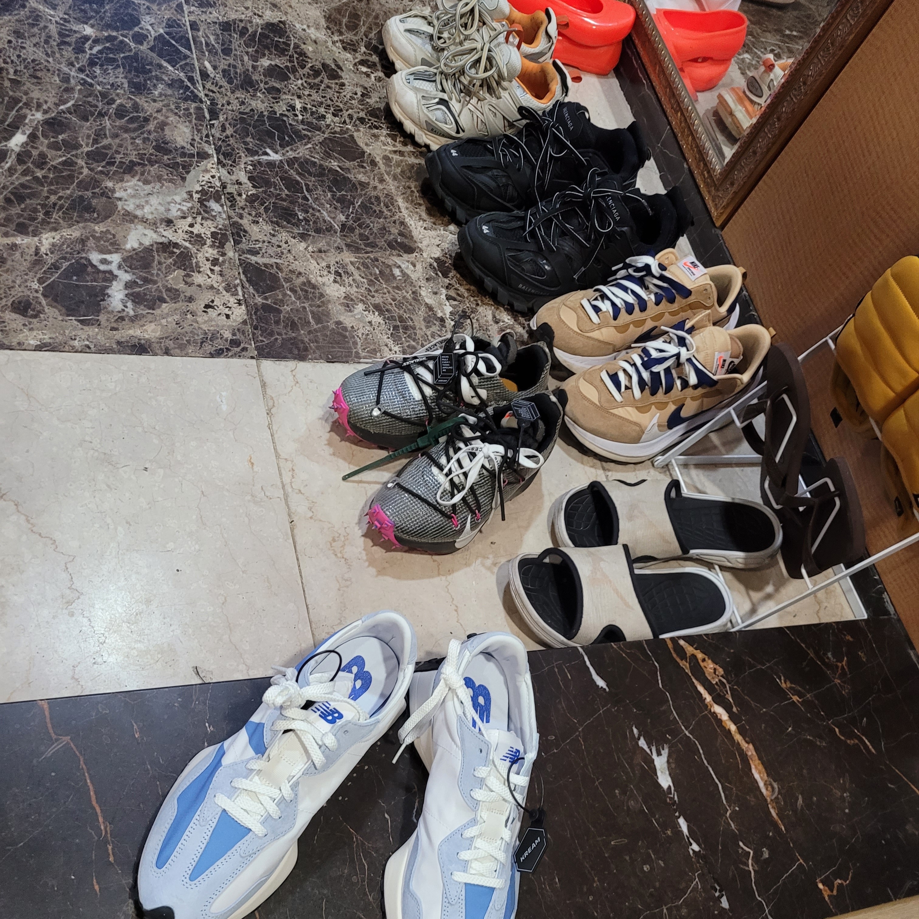 (W) Nike x Off-White Vapor Street Black Laser Fuchsia, Nike x Sacai VaporWaffle Sesame and Blue Void 착용 스타일