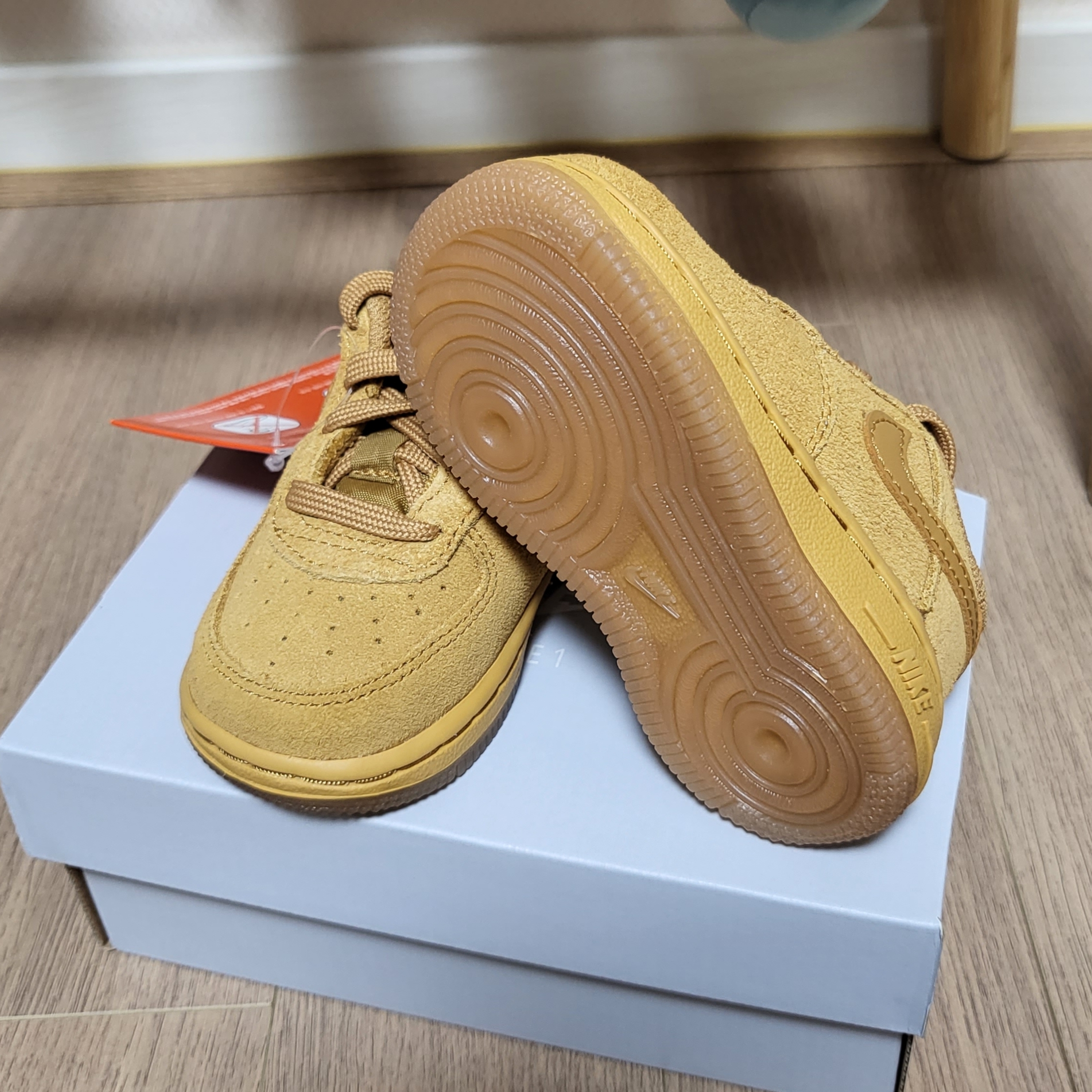 Nike x Supreme Air Force 1 Low Flax, (TD) Nike Force 1 Low Wheat 착용 스타일 - 2