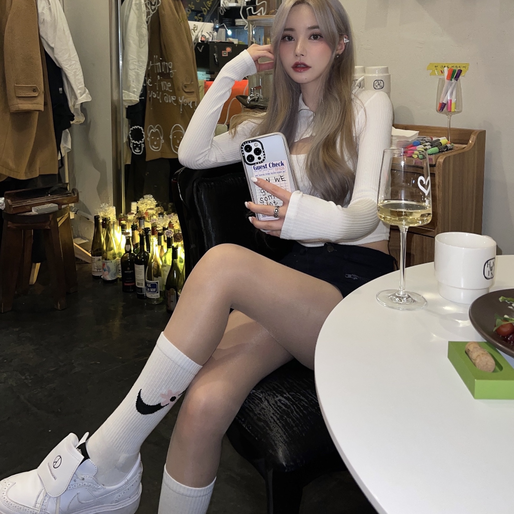 Nike x Peaceminusone Kwondo1 White, (Kids) Nike Everyday Plus Socks Pink White (6 Pack/Korean Ver.) 착용 스타일 - 1
