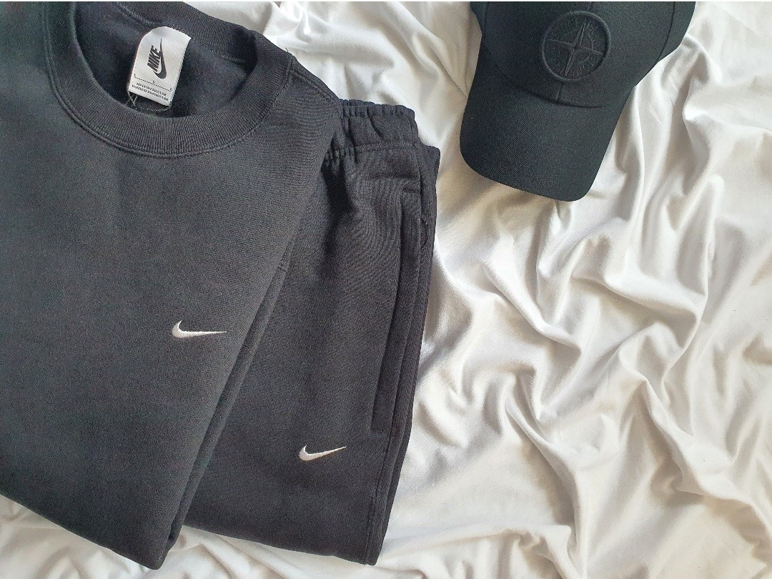 Nike NRG Solo Swoosh Fleece Pants Black - US/EU, Nike NRG Solo Swoosh Crew Fleece Black White - US/EU 착용 스타일