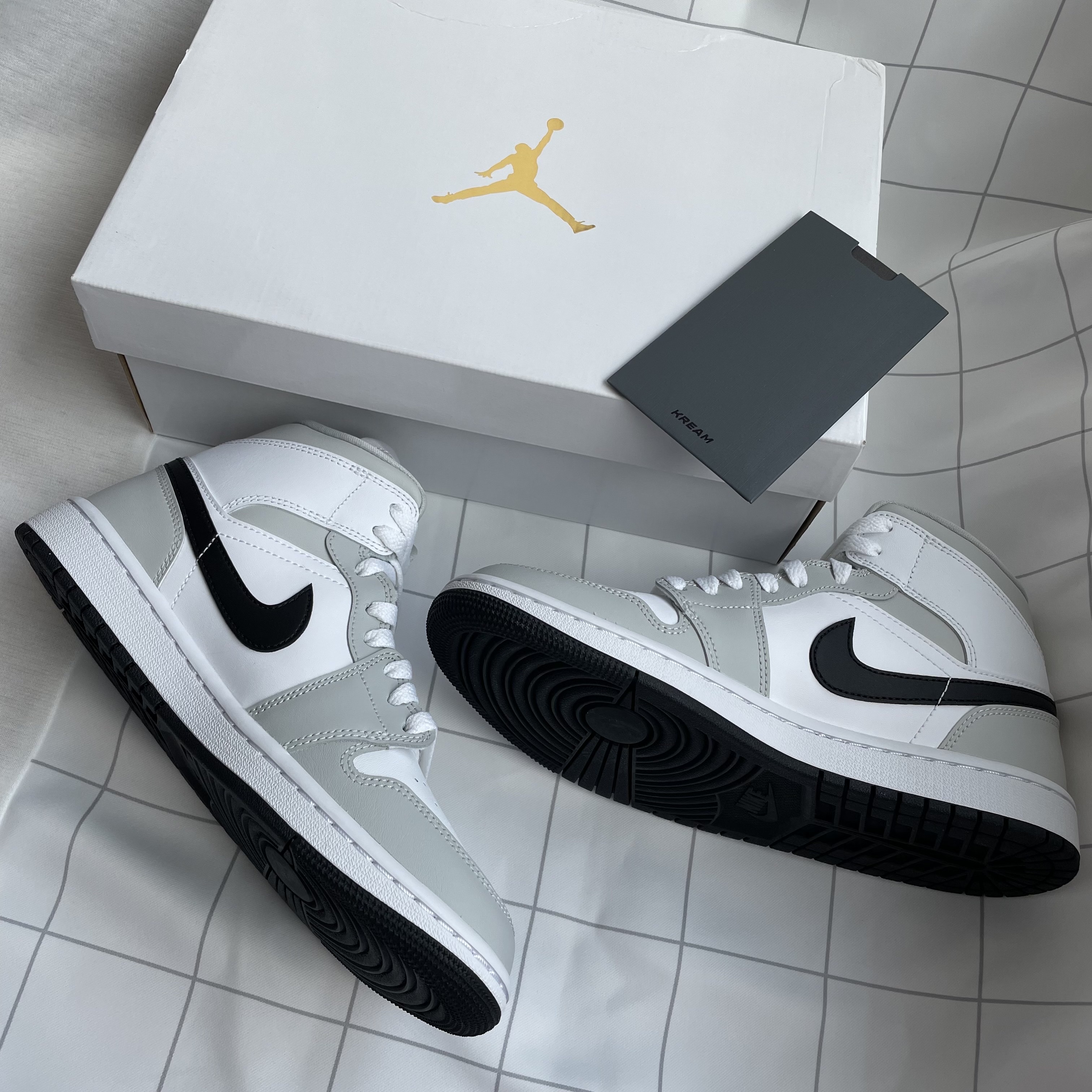(W) Jordan 1 Mid Grey Fog 착용 스타일 - 3