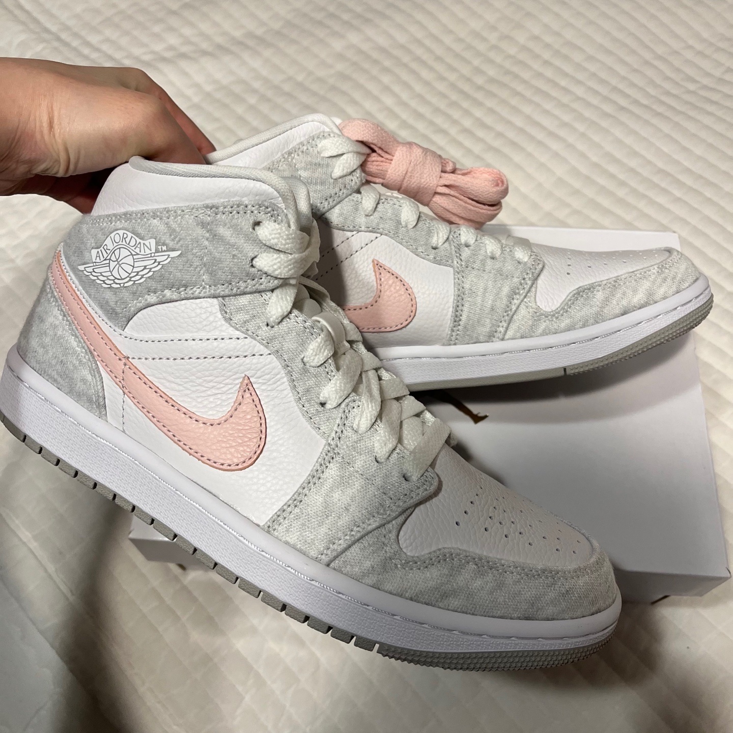 (W) Jordan 1 Mid SE Light Iron Ore 착용 스타일 - 1