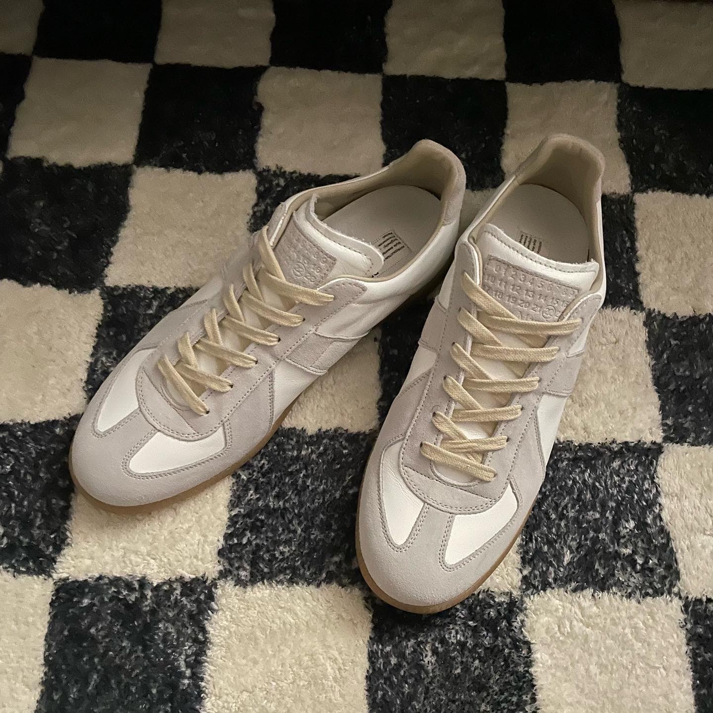 Maison Margiela Calfskin Replica Sneakers 착용 스타일 - 3