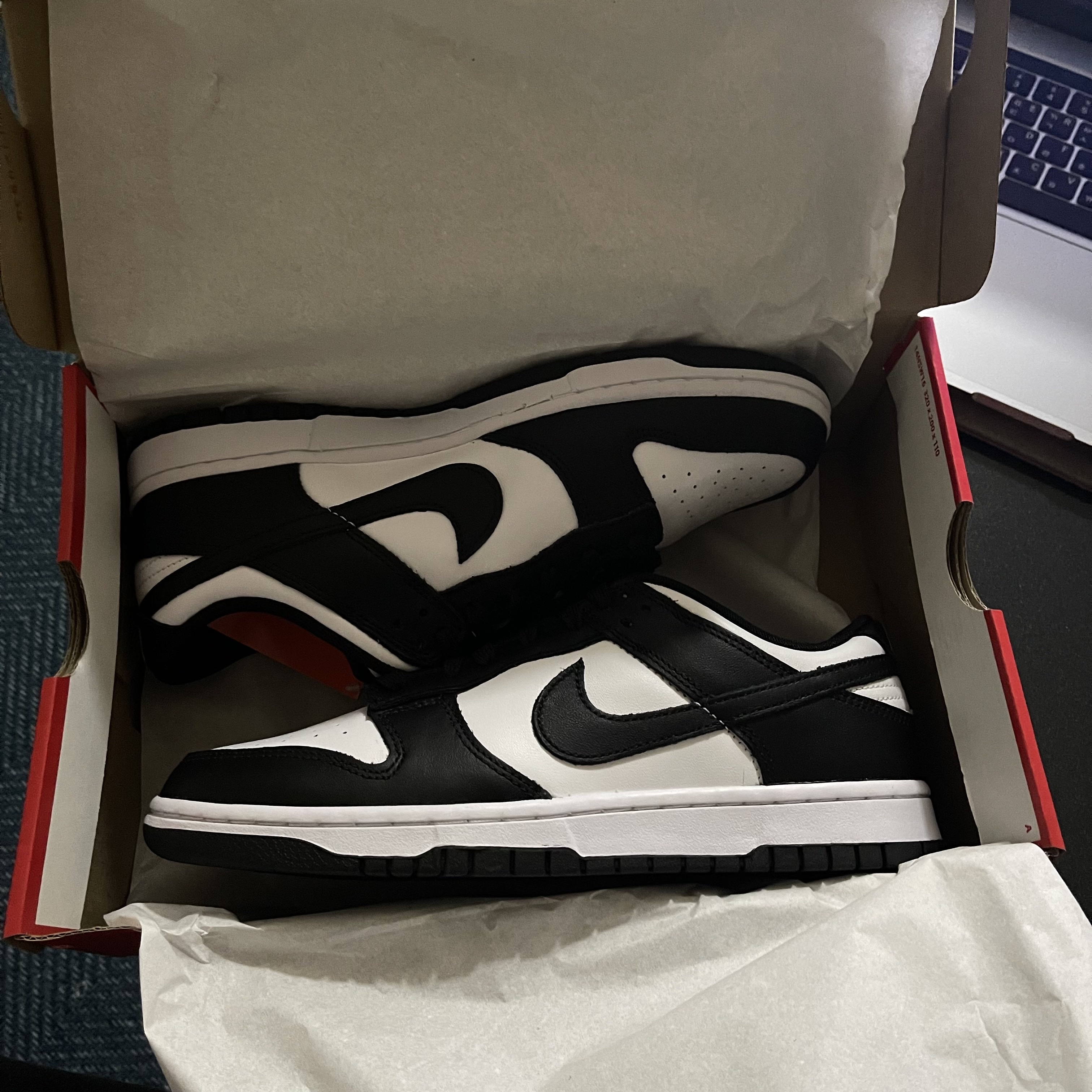 Nike Dunk Low Retro Black 착용 스타일 - 2
