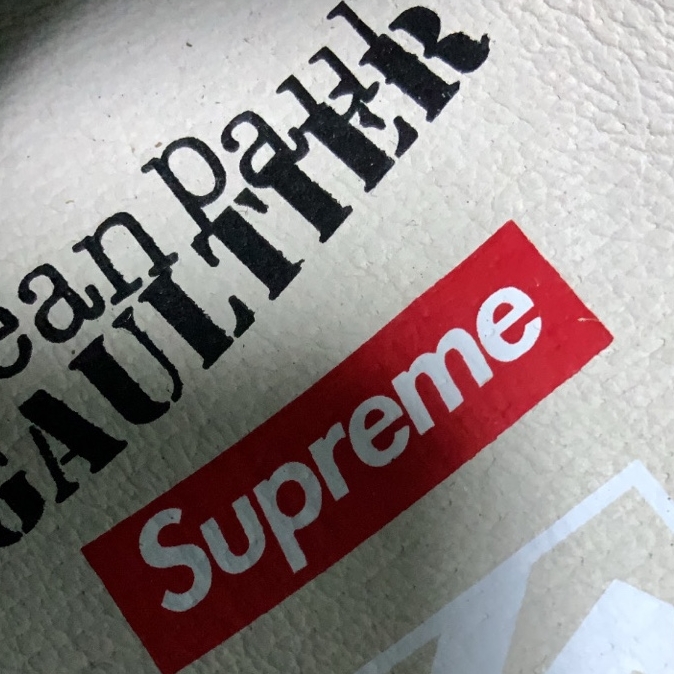Vans x Supreme x Jean Paul Gaultier Era Peach 착용 스타일 - 3