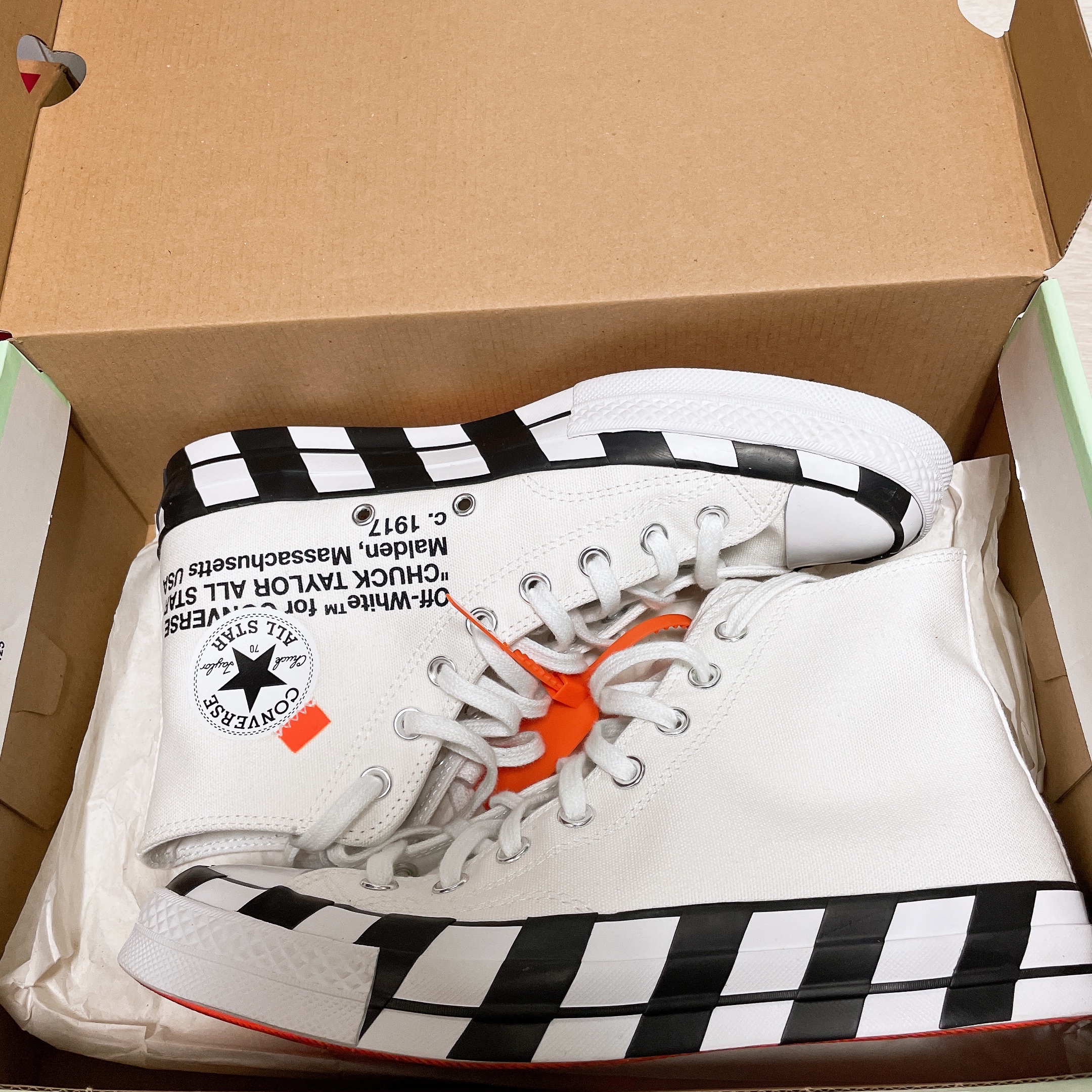 Converse x Off-White Chuck 70 High V2 2021 착용 스타일