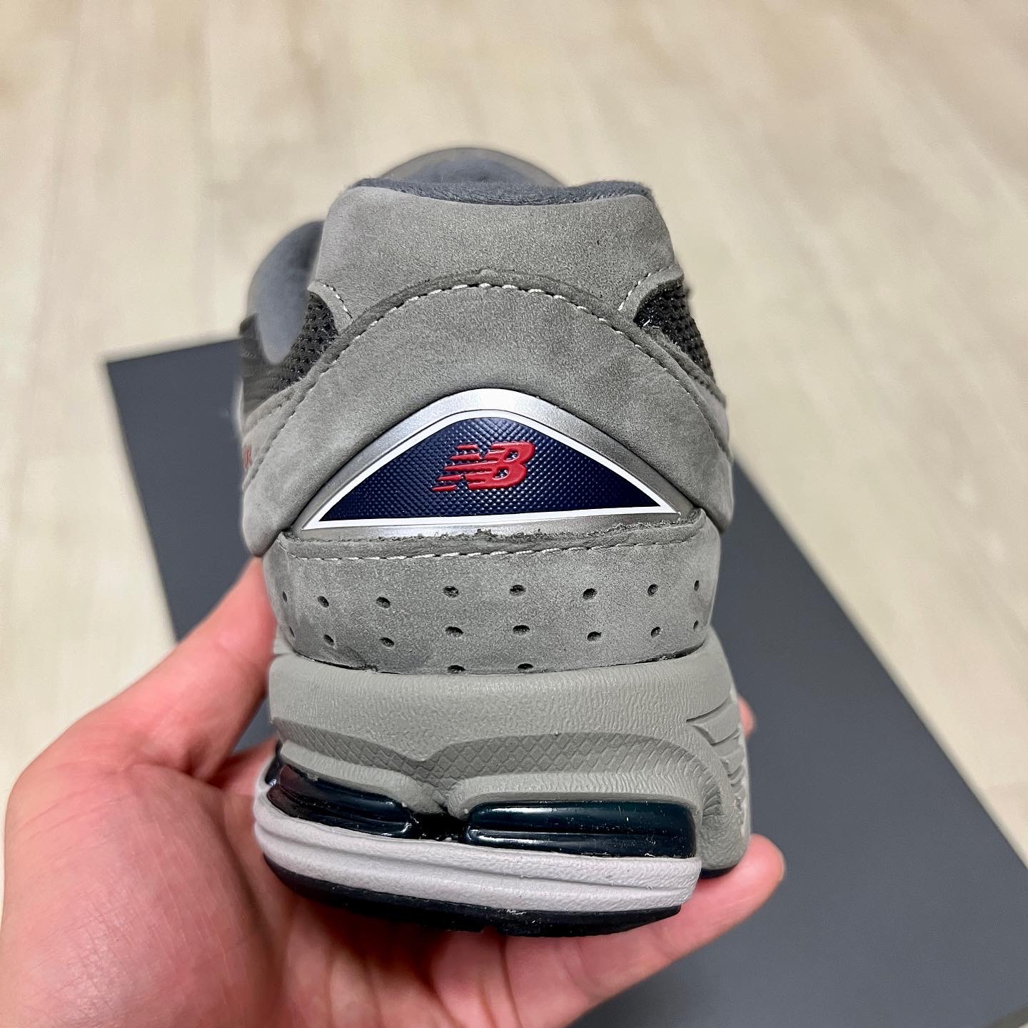 New Balance 2002R Gray 착용 스타일 - 3