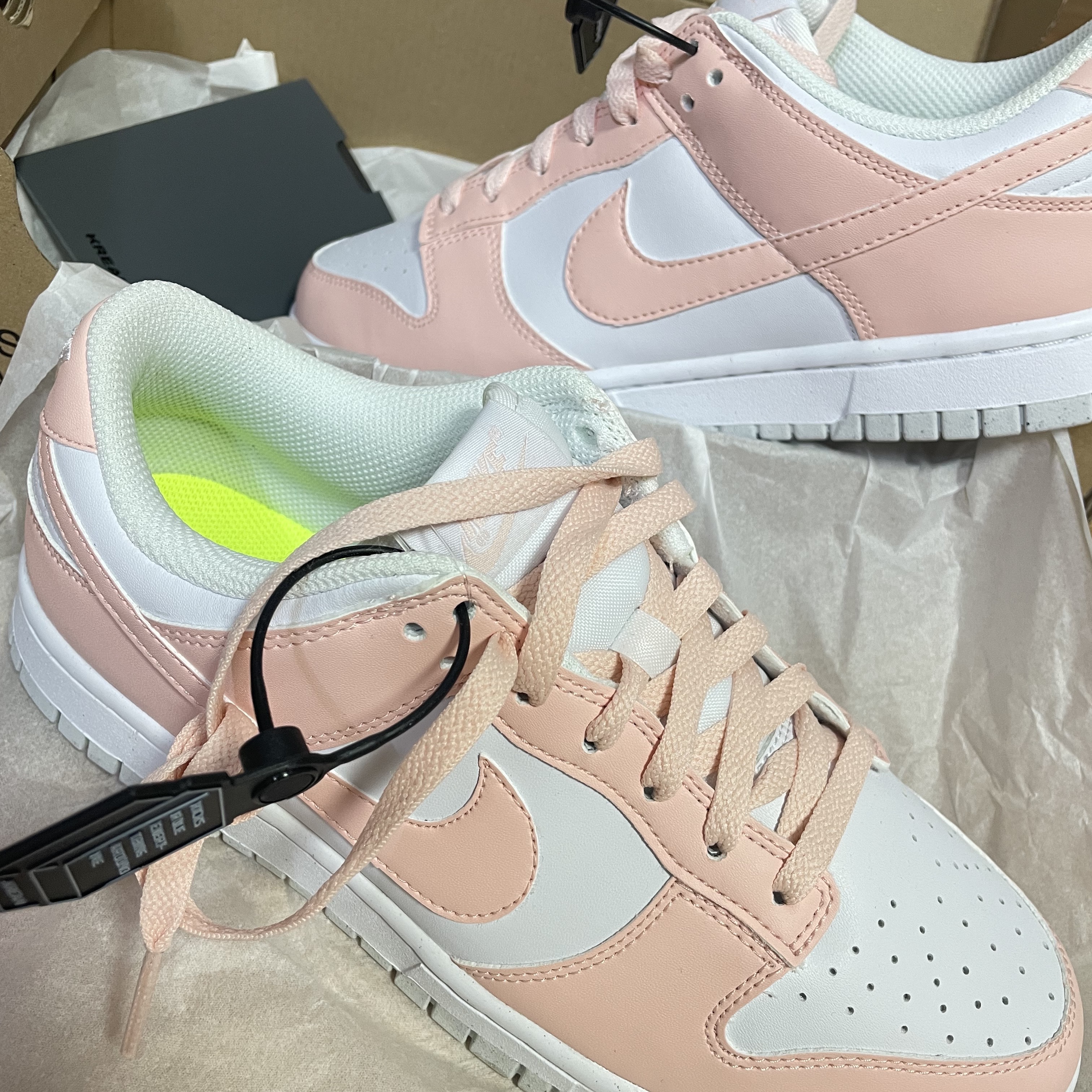 (W) Nike Dunk Low Next Nature Pale Coral 착용 스타일