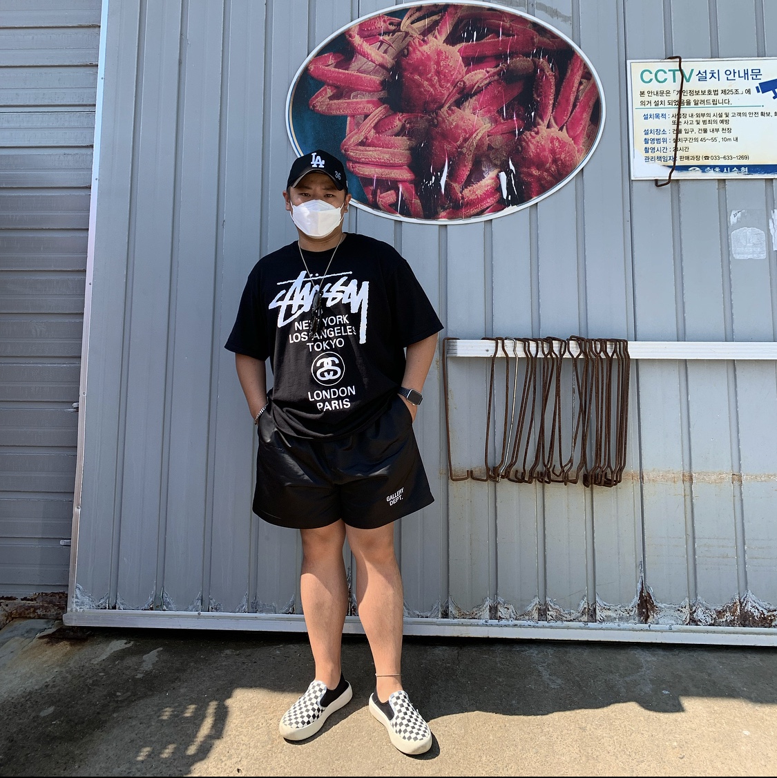 Stussy World Tour T-Shirt Black 착용 스타일