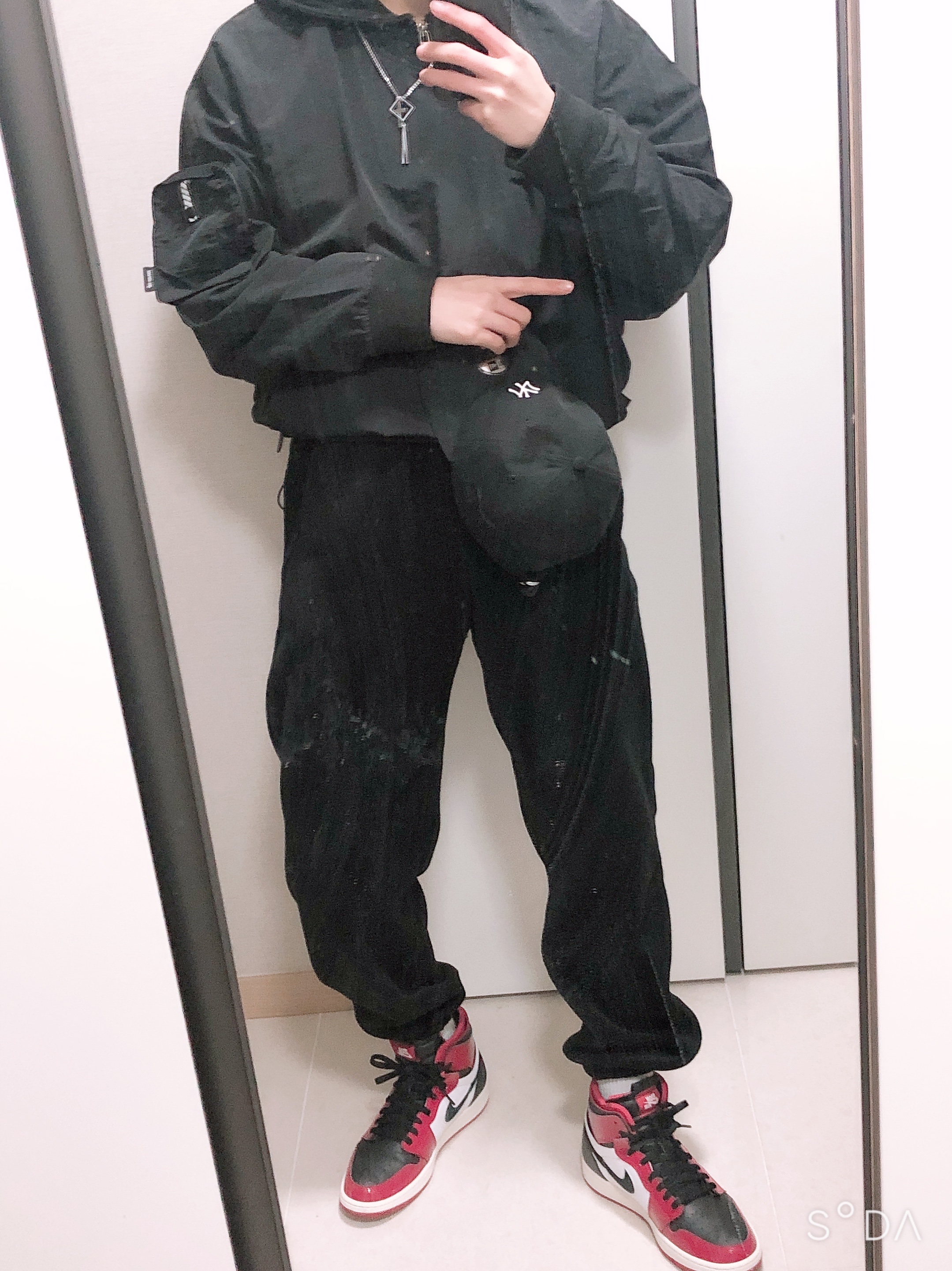 (W) Jordan 1 Zoom Air CMFT Gym Red Black 착용 스타일 - 2