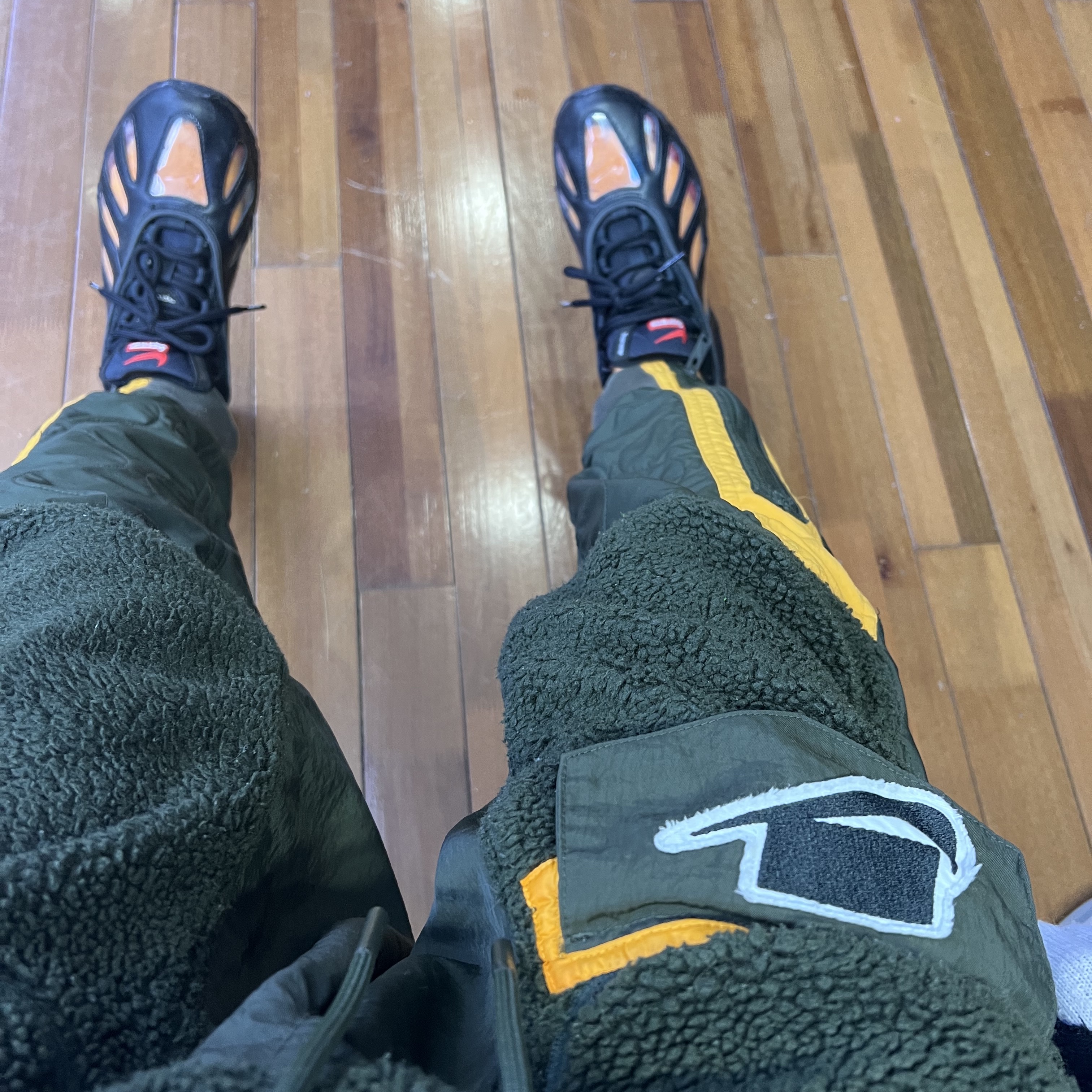 Nike x Supreme Air Max 96 Black 착용 스타일 - 2