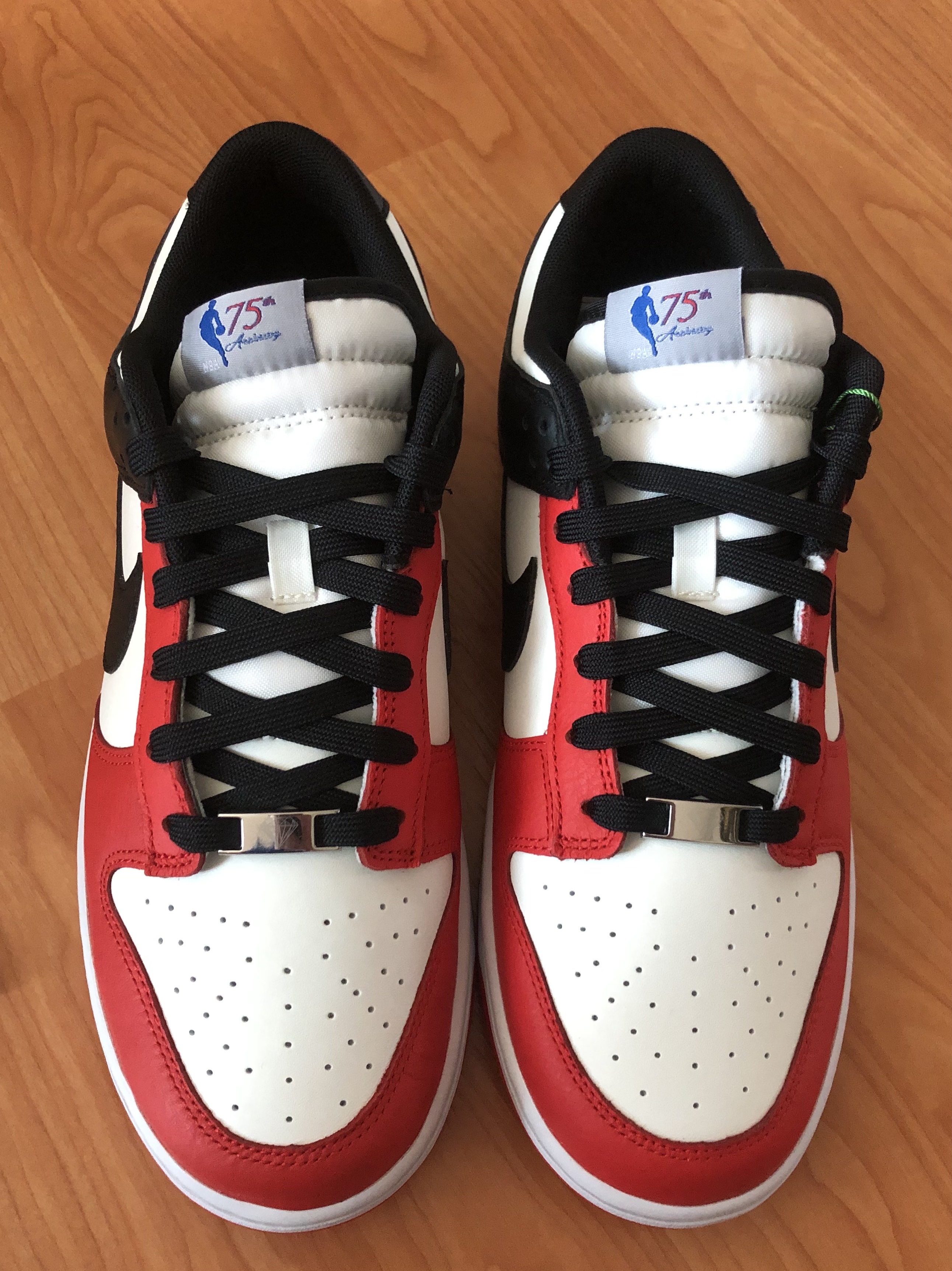 Nike x NBA Dunk Low Retro EMB Black and Chile Red 착용 스타일