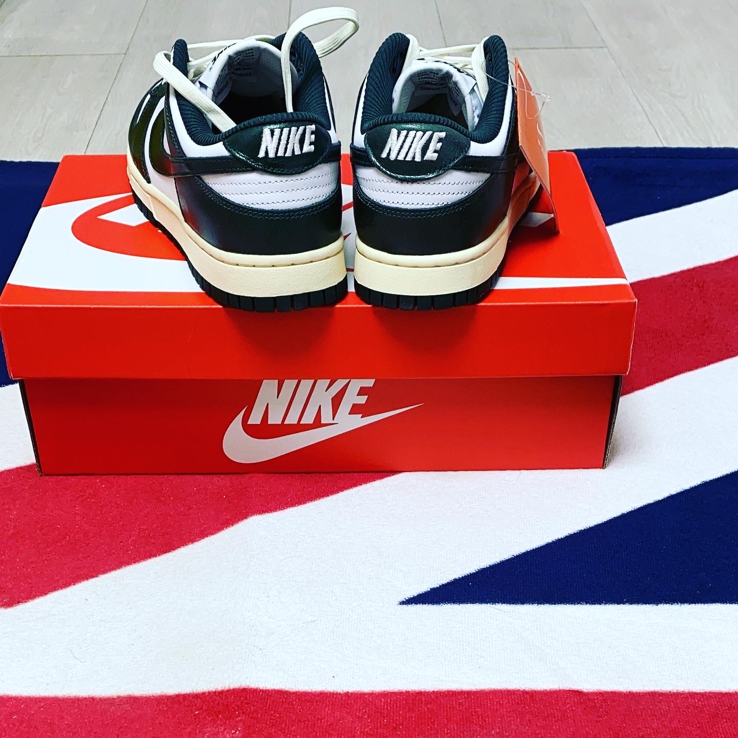 (W) Nike Dunk Low Vintage Green 착용 스타일 - 2