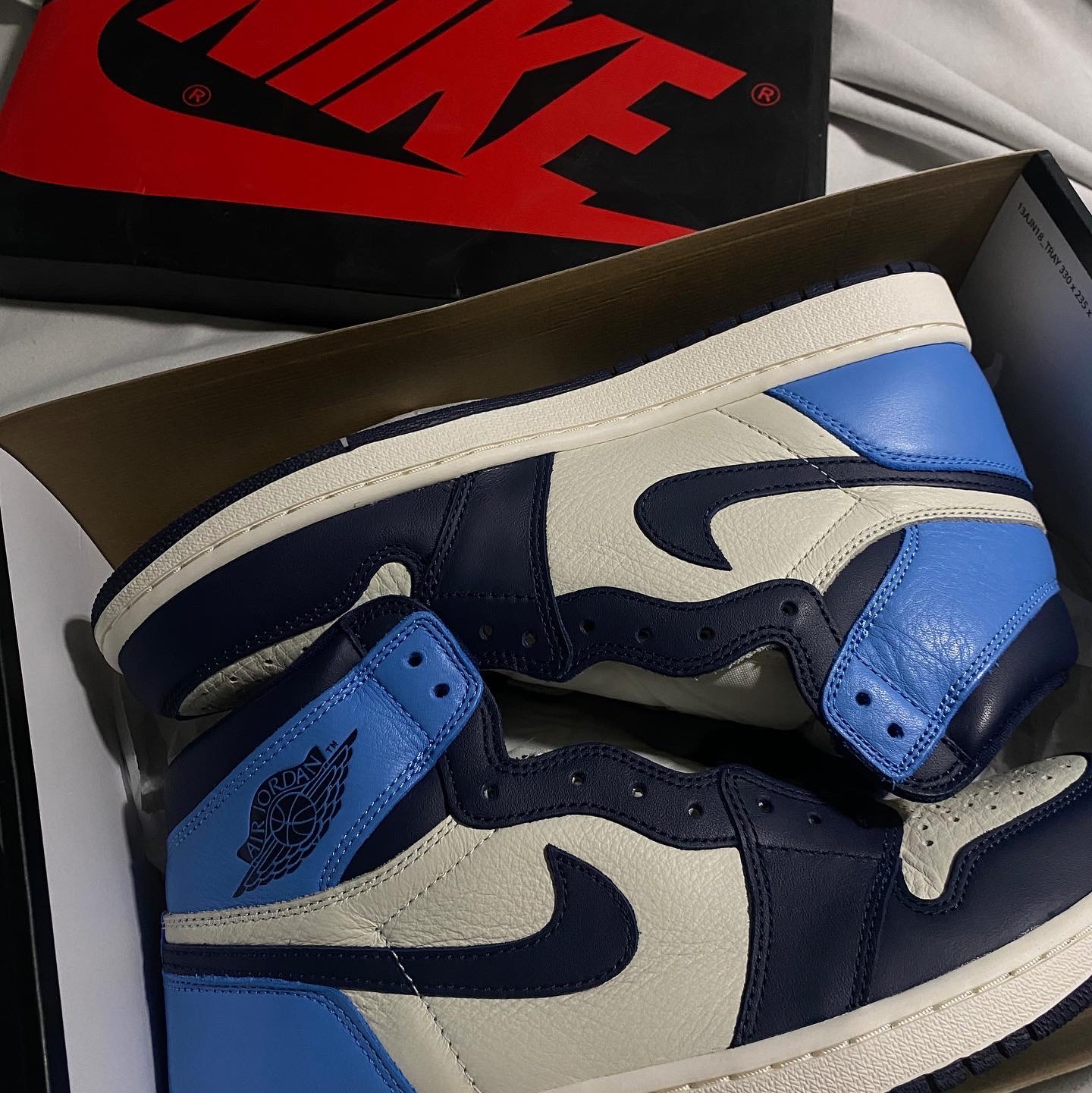 Jordan 1 Retro High Obsidian UNC 착용 스타일 - 1