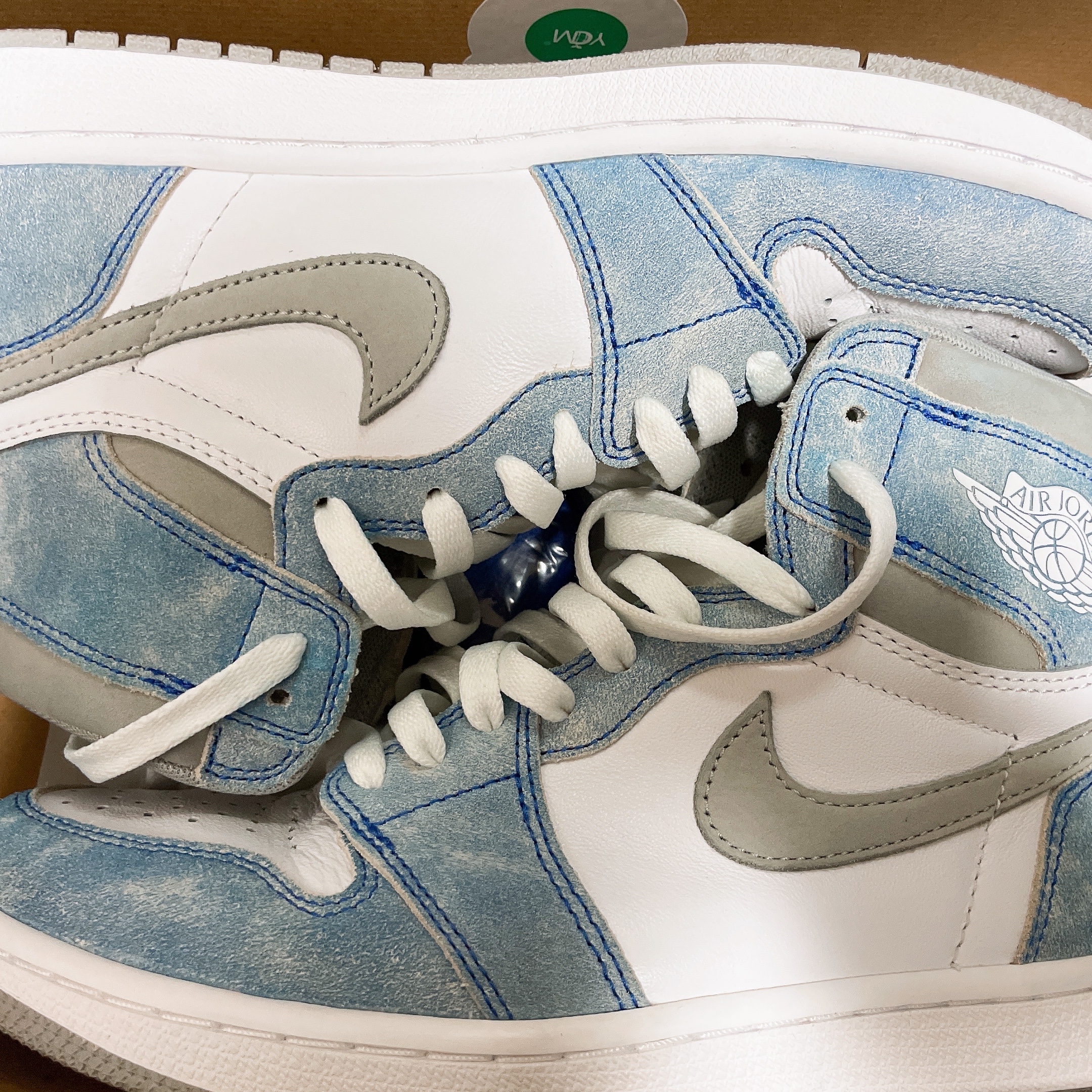 Jordan 1 Retro High OG Hyper Royal 착용 스타일