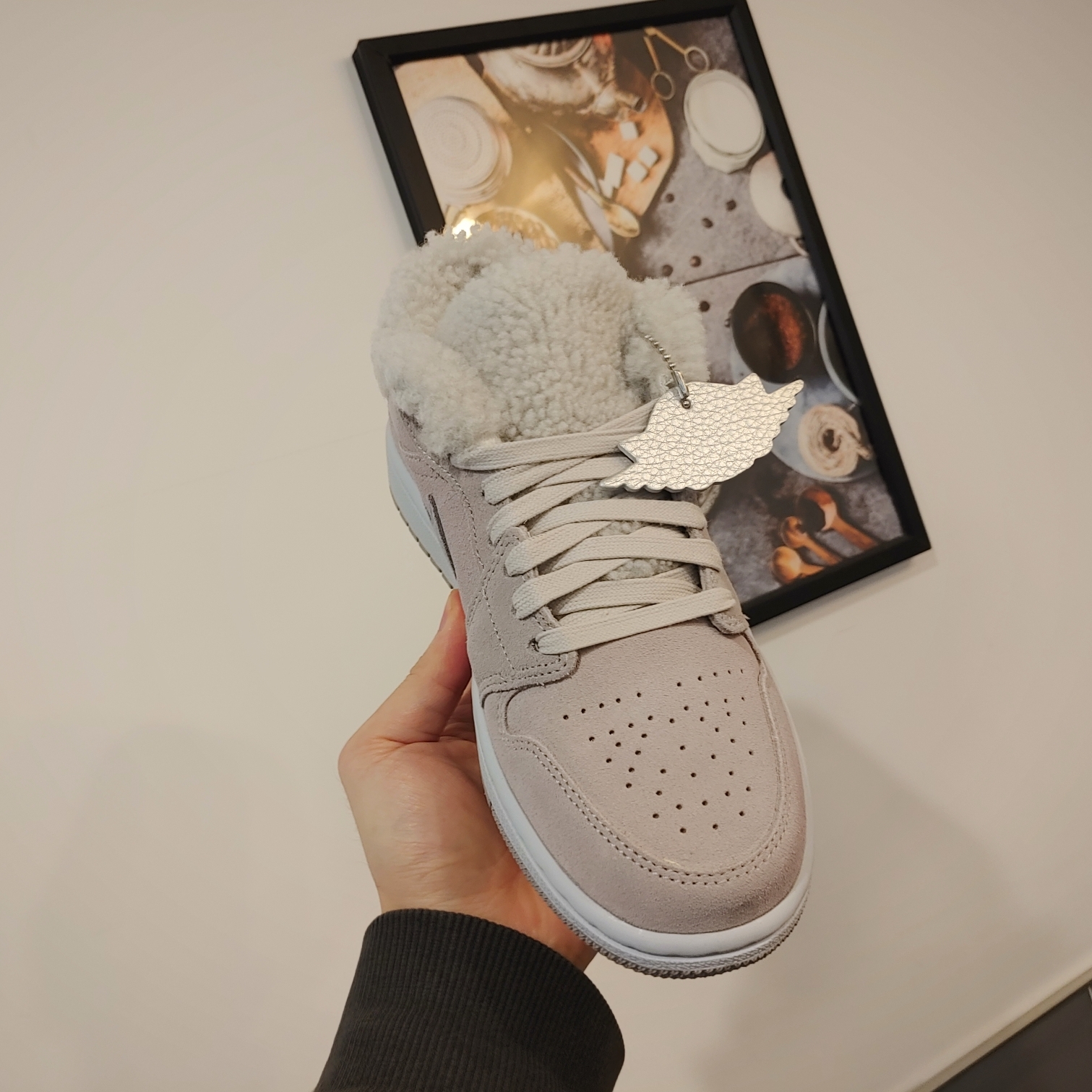 (W) Jordan 1 Low SE Sherpa Fleece 착용 스타일 - 3