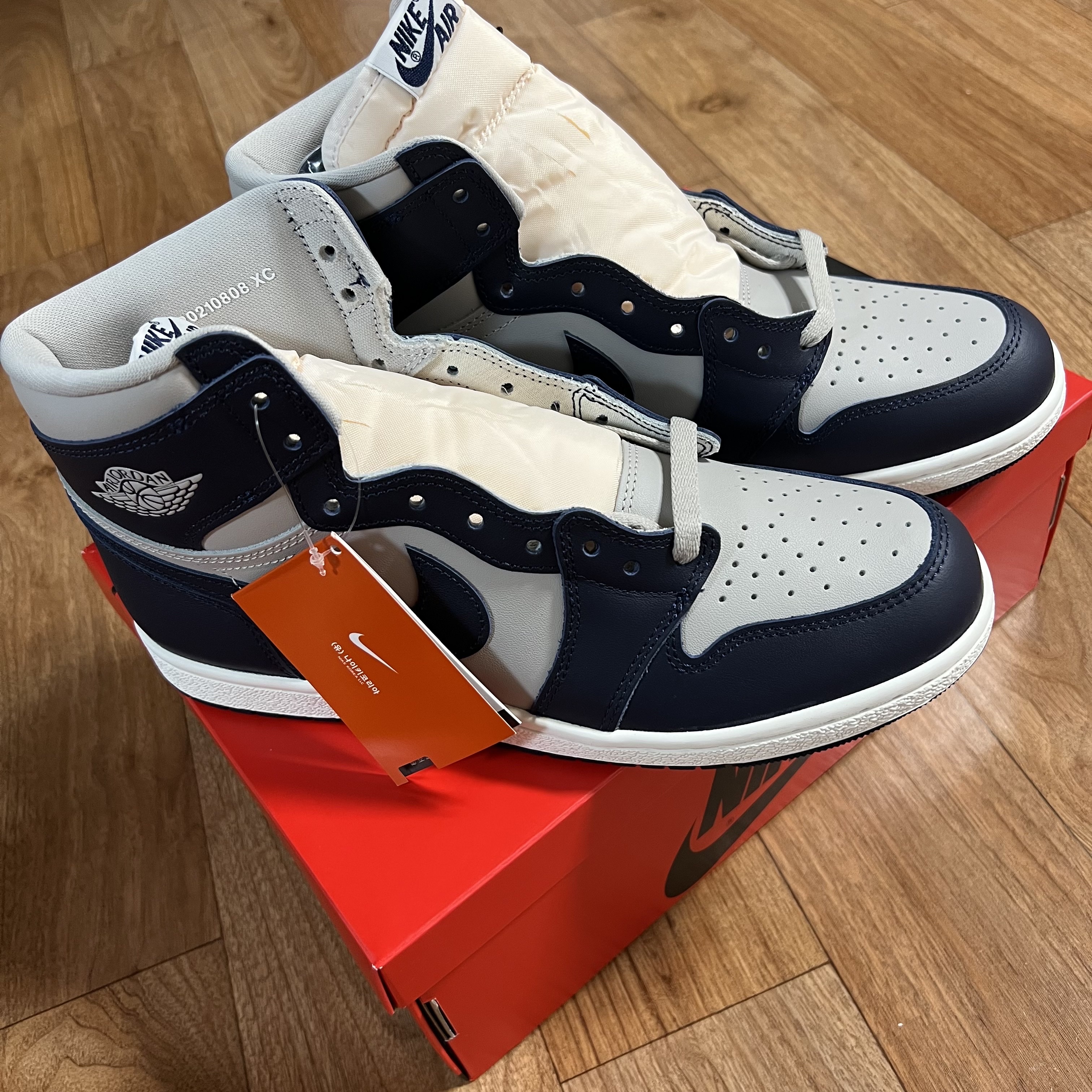 Jordan 1 High 85 College Navy, Nike Dunk Low Retro Championship Grey 착용 스타일 - 1