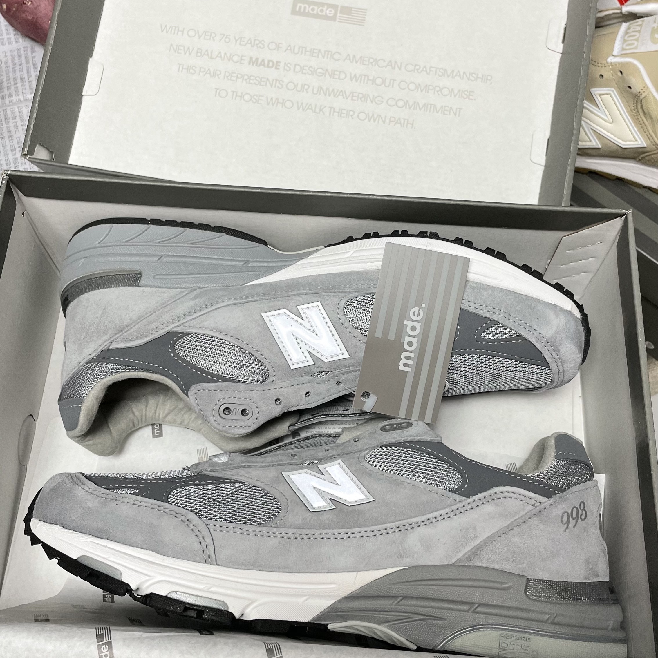 New Balance 993 Made in USA Grey - 2E Wide 착용 스타일 - 2