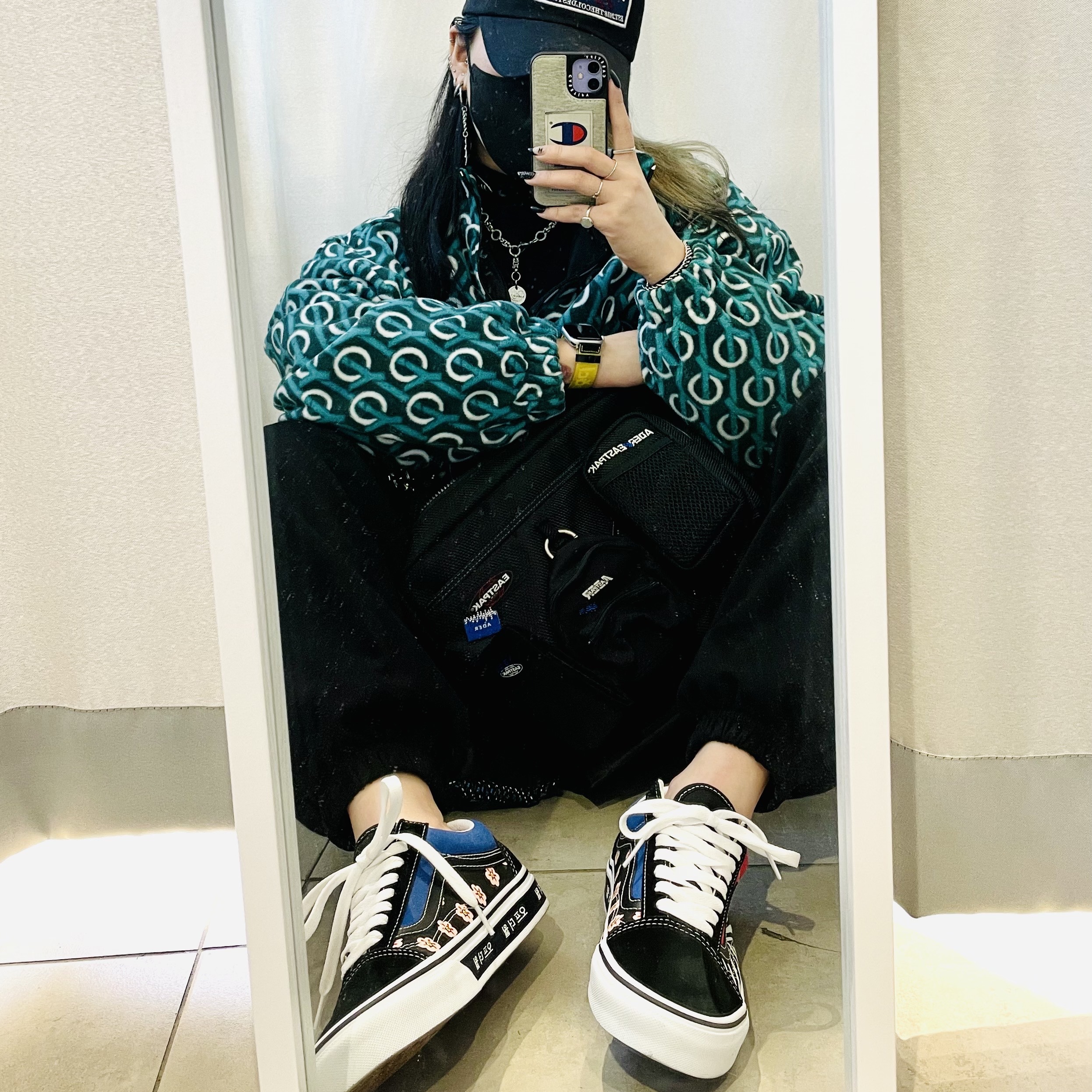 Vans Old Skool Korean Typography Racing Red Black 착용 스타일 - 2