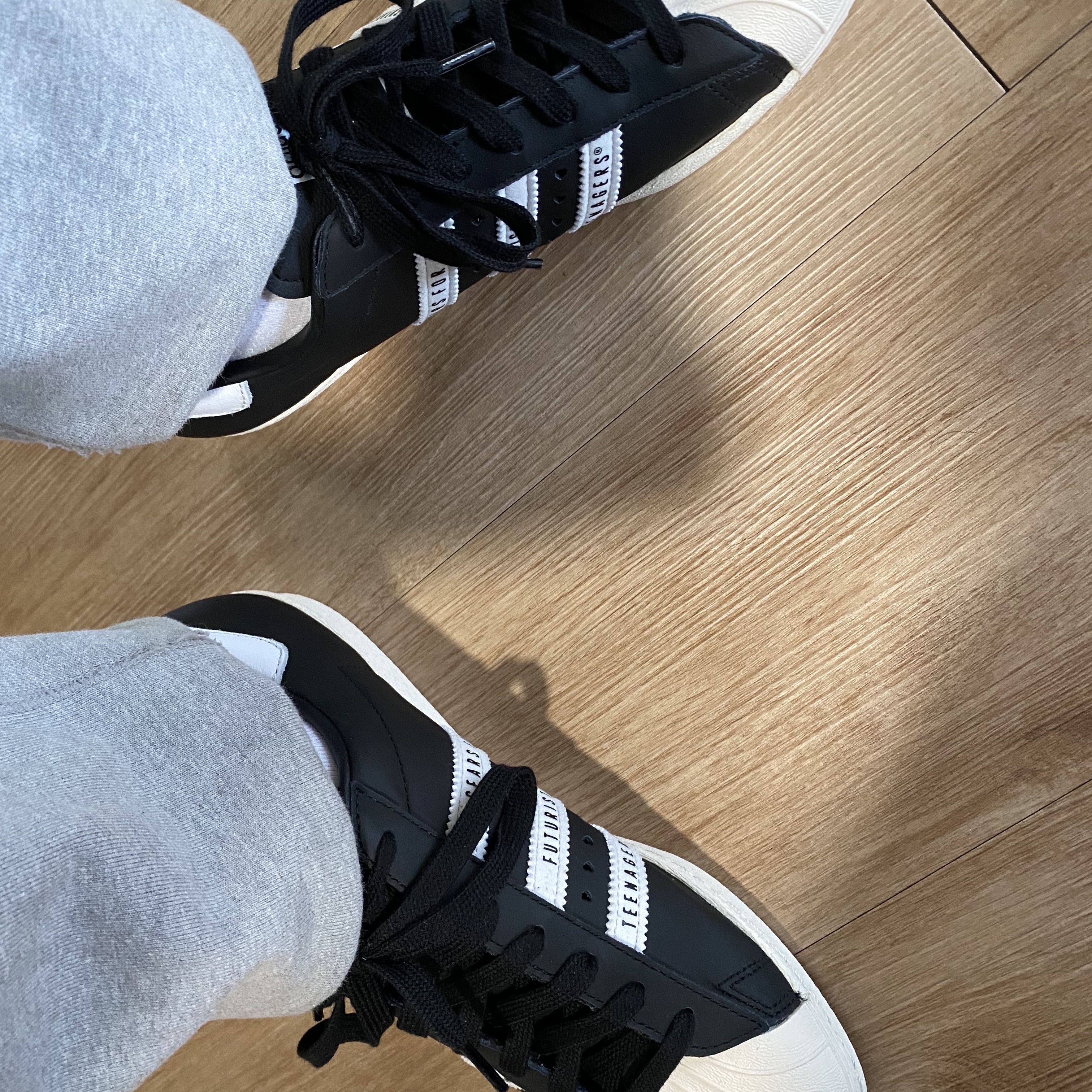 Adidas x Human Made Superstar Black White 착용 스타일 - 4