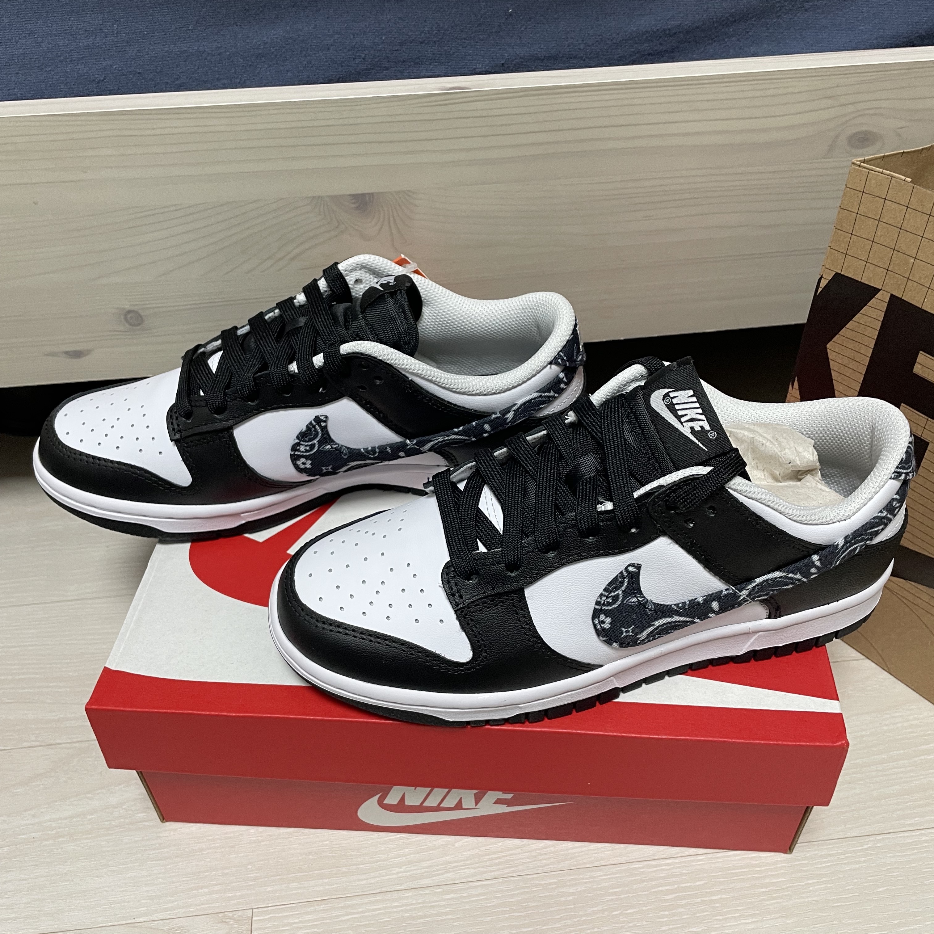 (W) Nike Dunk Low Essential Black Paisley 착용 스타일
