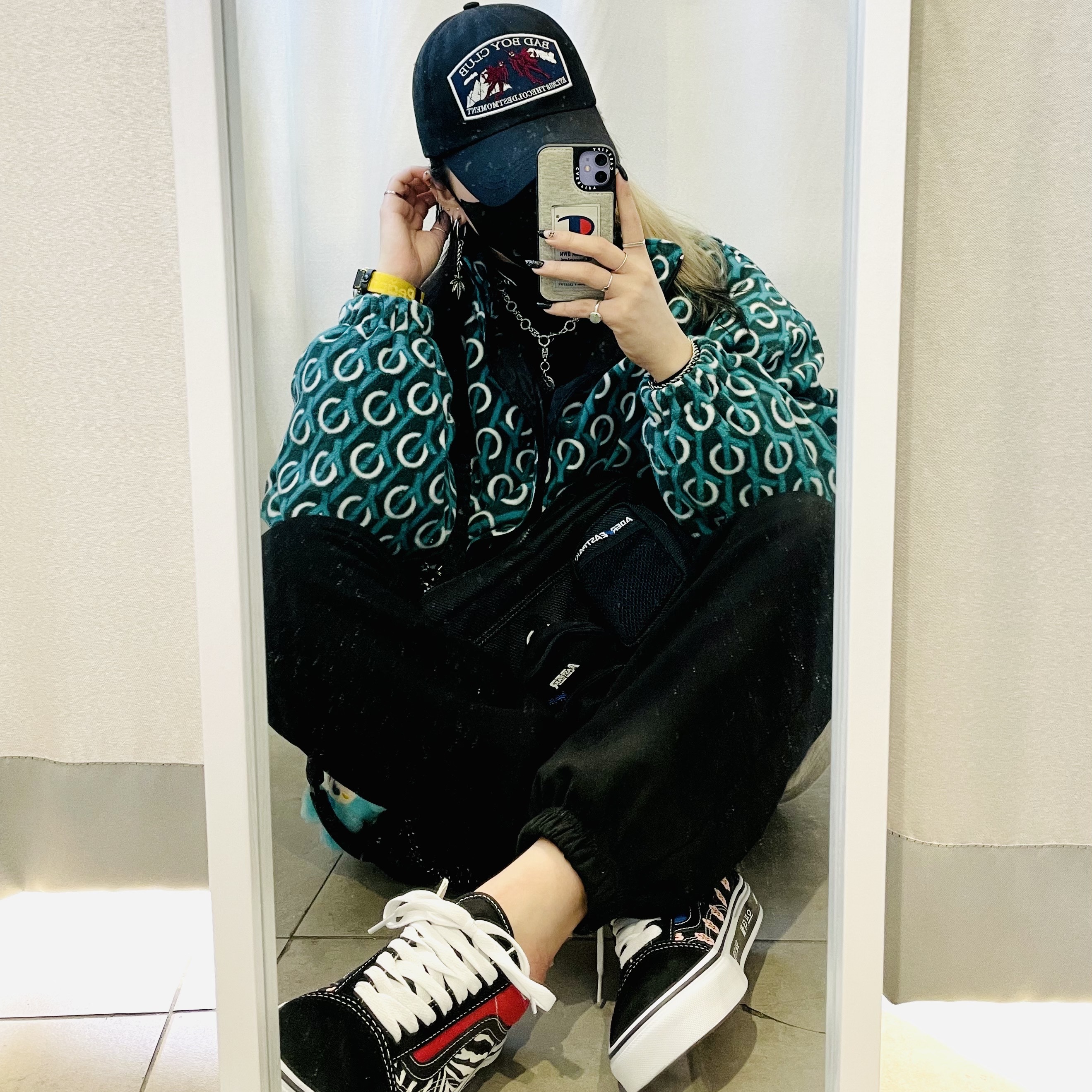 Vans Old Skool Korean Typography Racing Red Black 착용 스타일 - 1