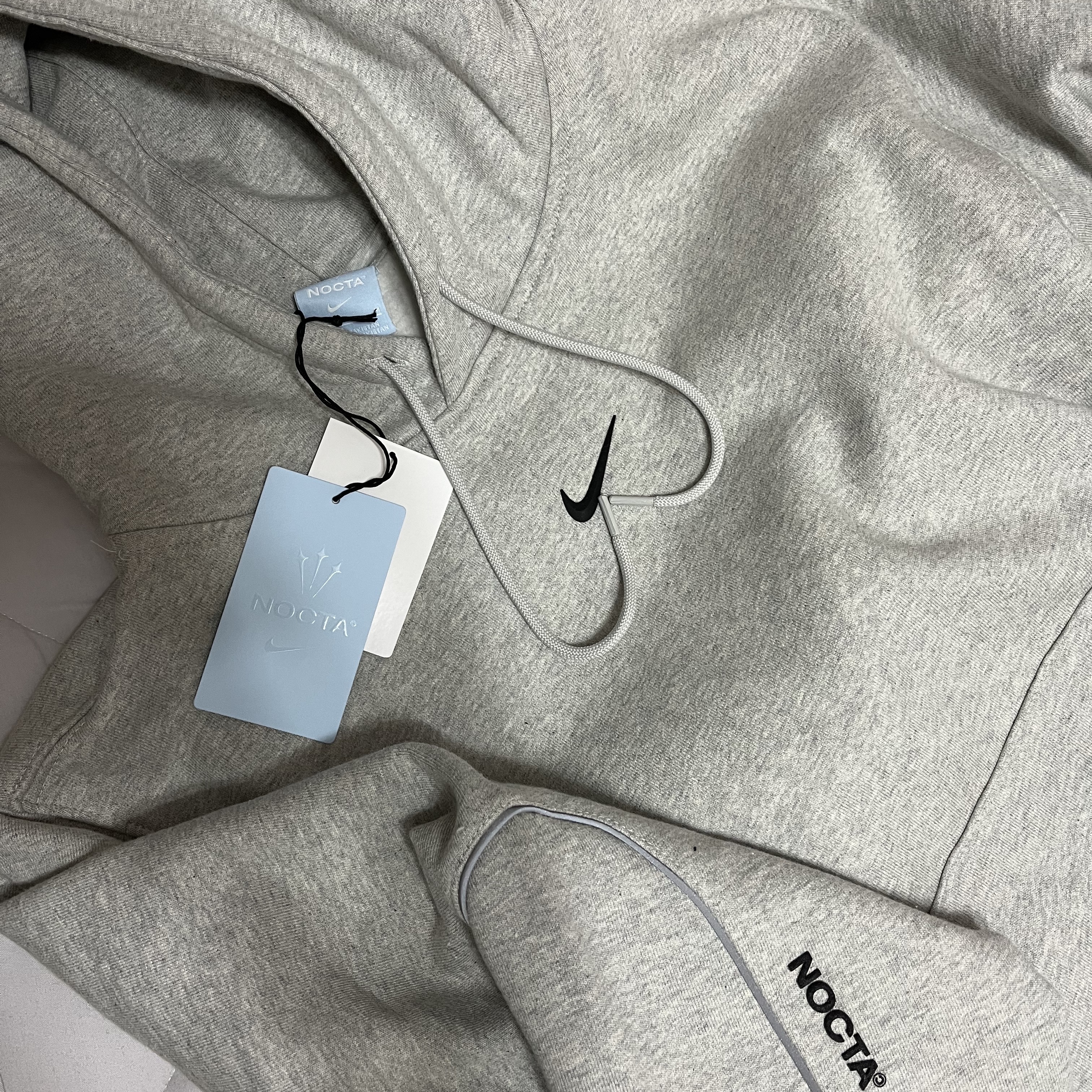 Nike x Drake Nocta Cardinal Stock Essential Hoodie Grey - Asia, (W) Nike x Off-White Waffle Racer White 착용 스타일 - 1