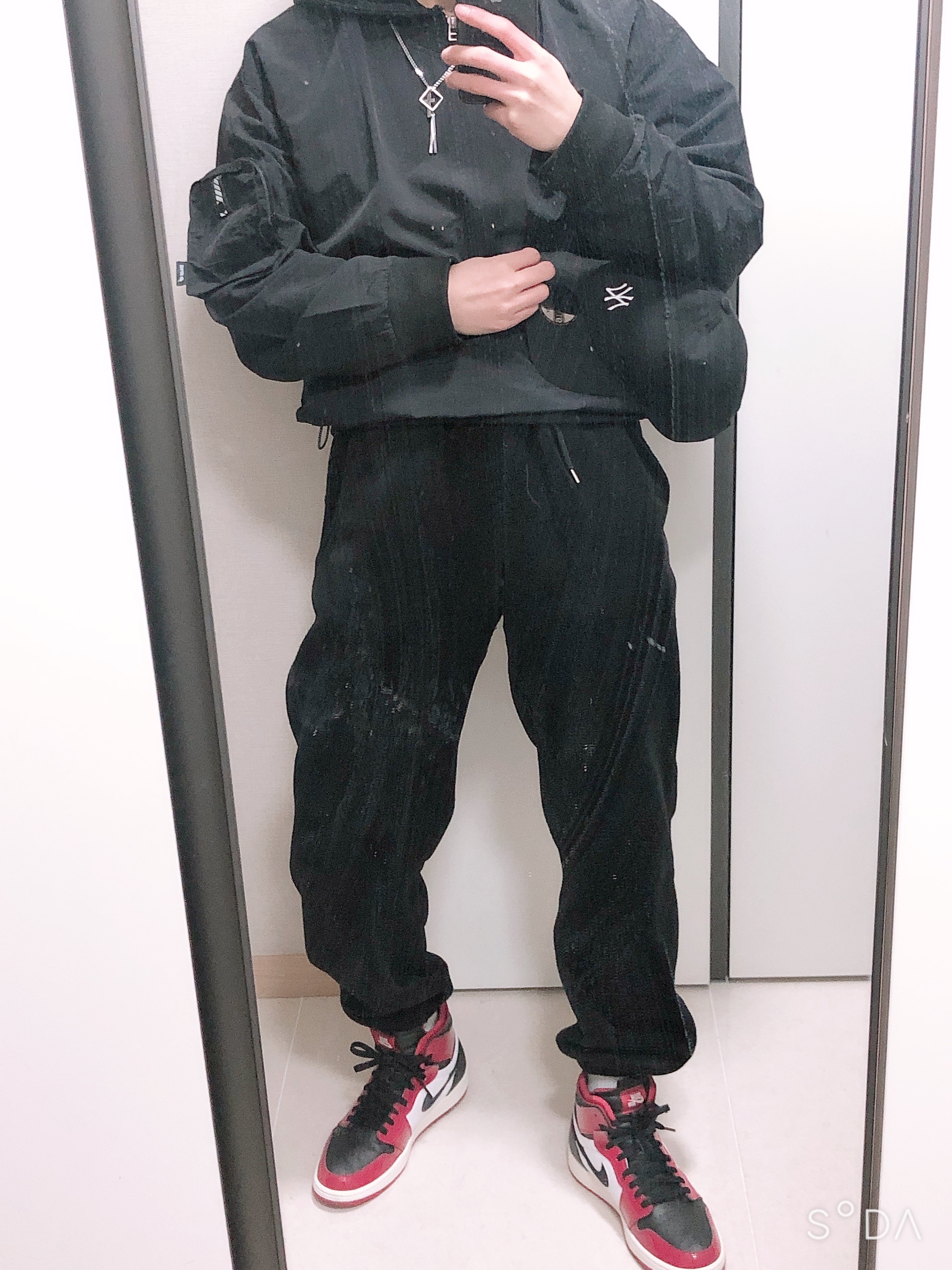(W) Jordan 1 Zoom Air CMFT Gym Red Black 착용 스타일 - 1