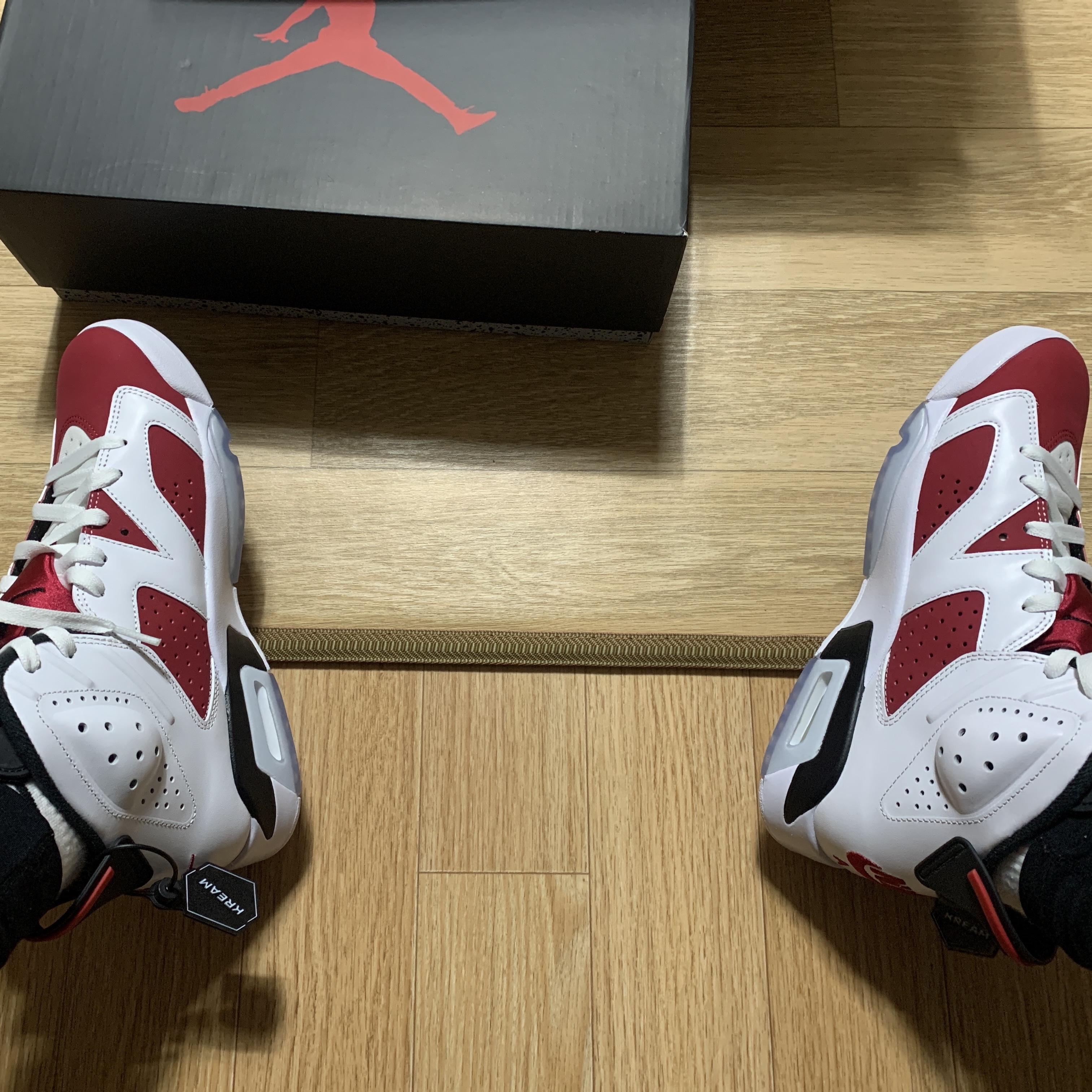 Jordan 6 Retro Carmine 2021 착용 스타일 - 2